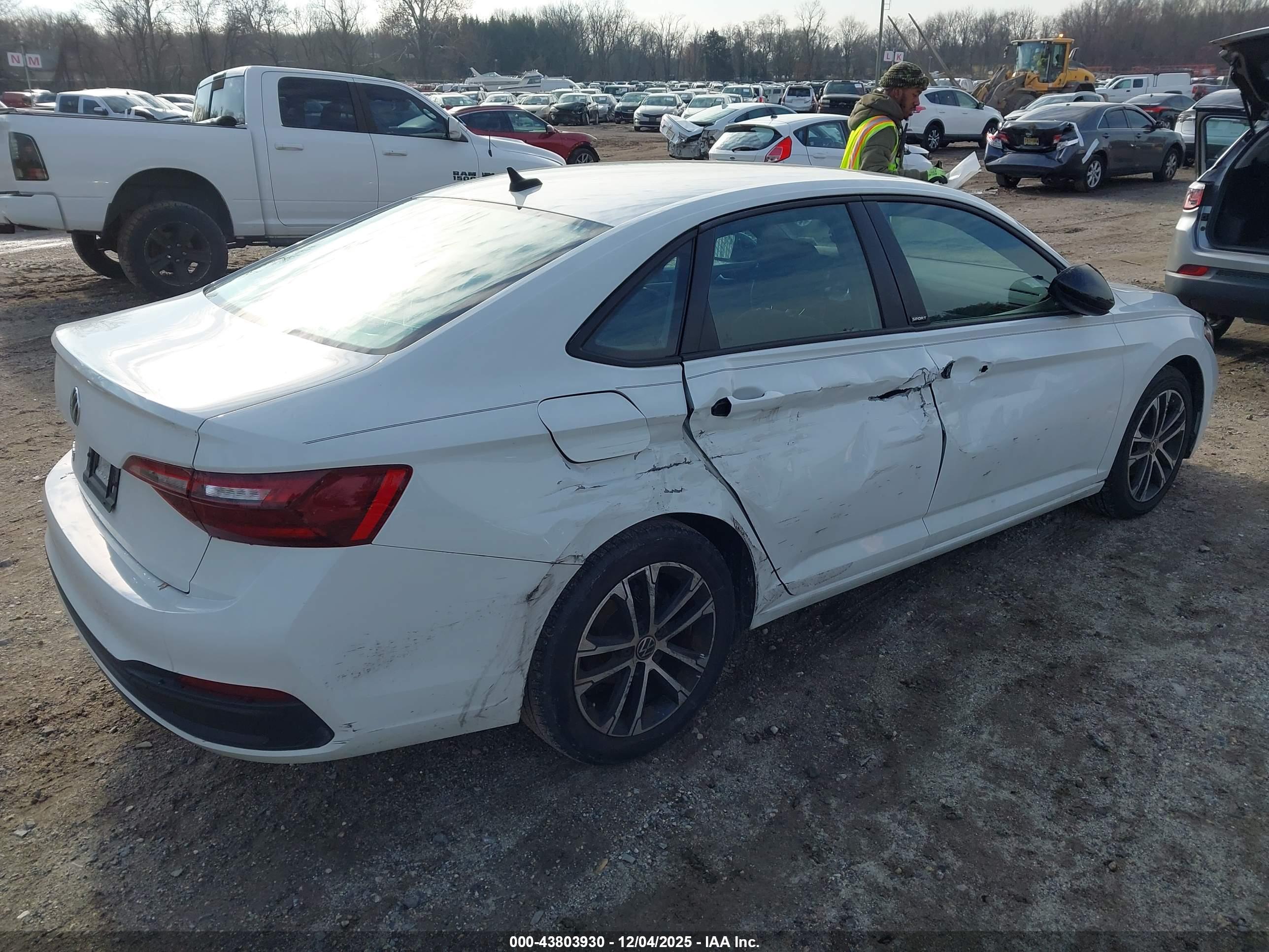 VOLKSWAGEN JETTA image 4