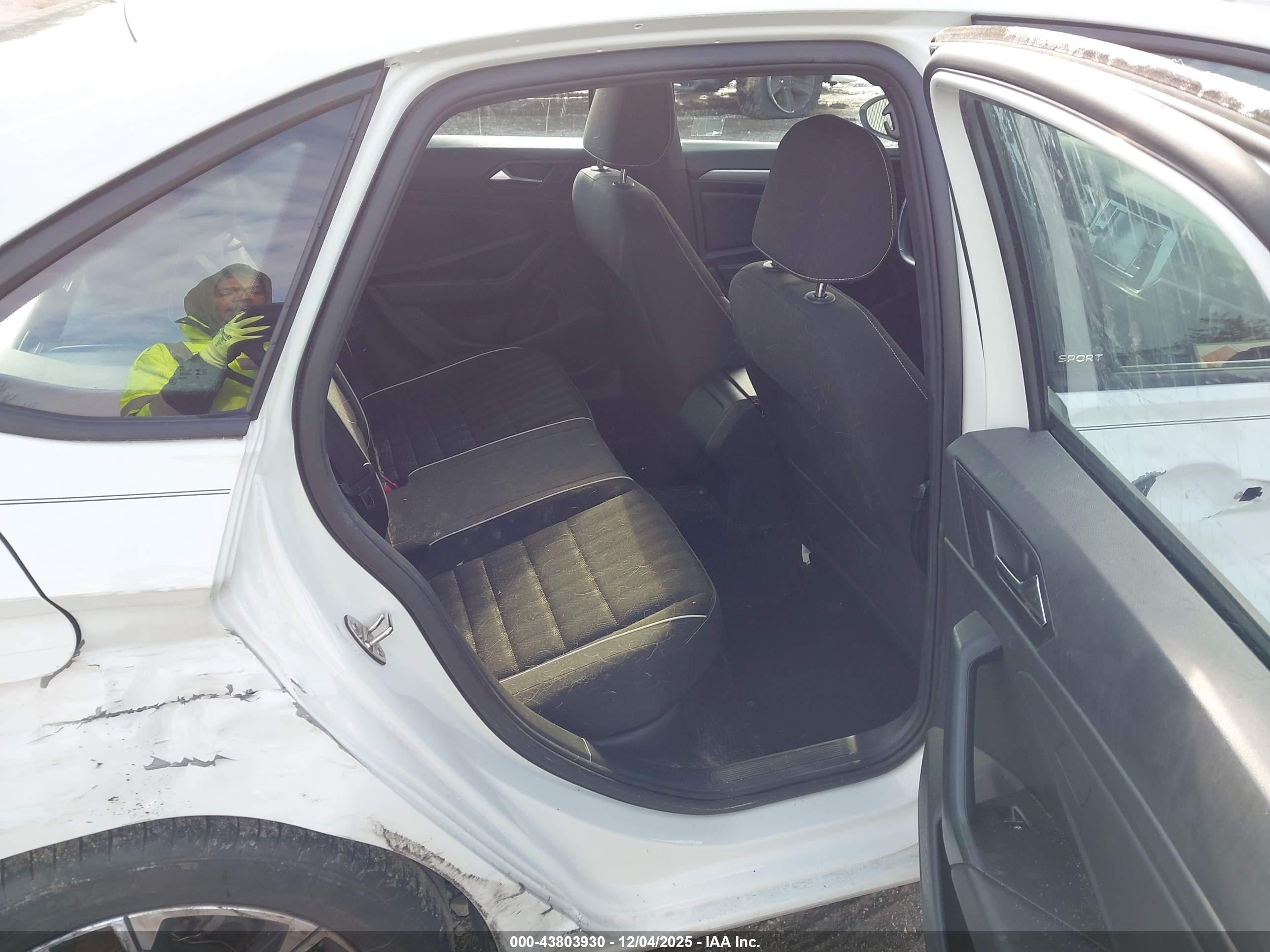 VOLKSWAGEN JETTA image 8