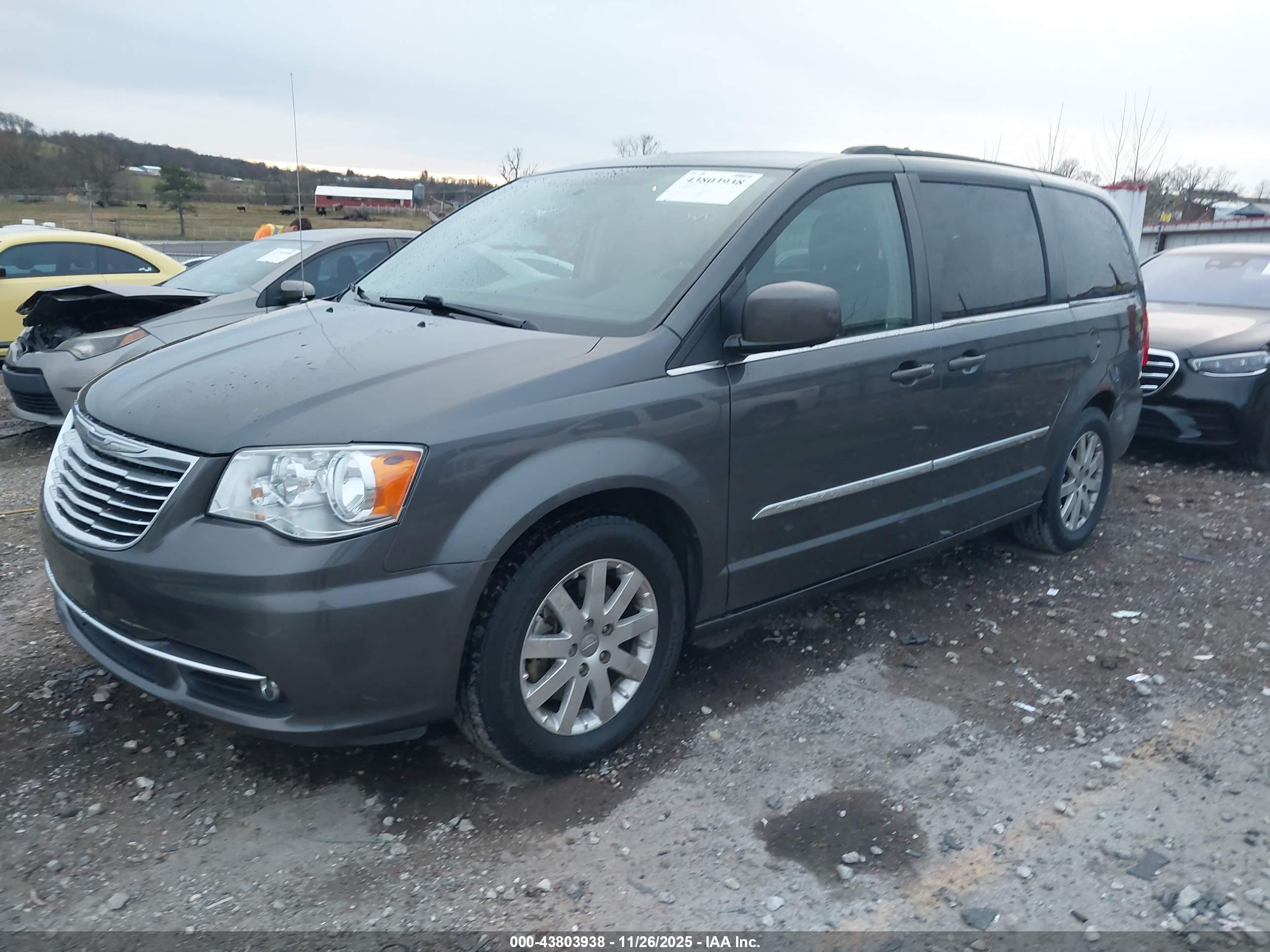 CHRYSLER TOWN image 2