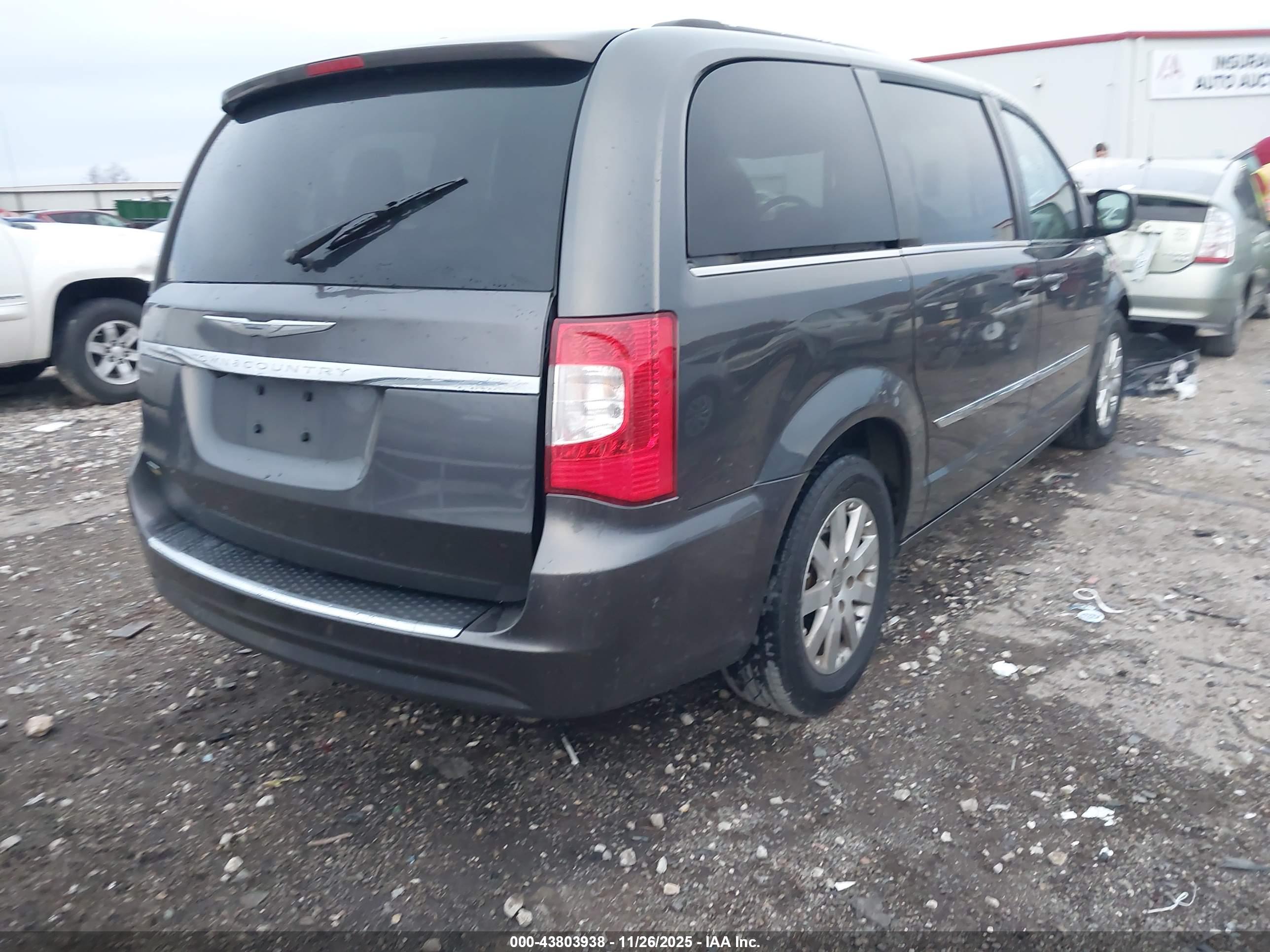 CHRYSLER TOWN image 4