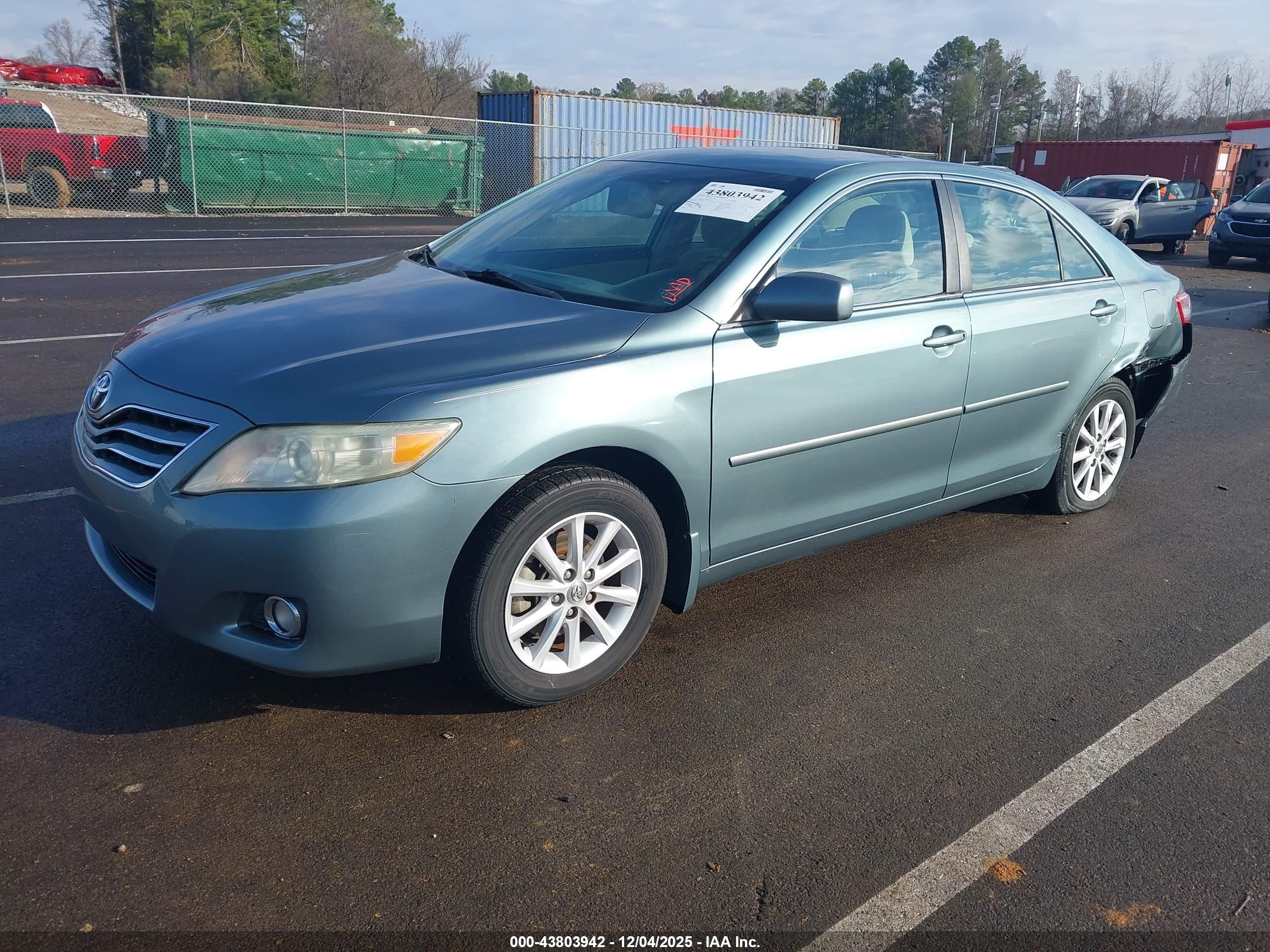 TOYOTA CAMRY image 2