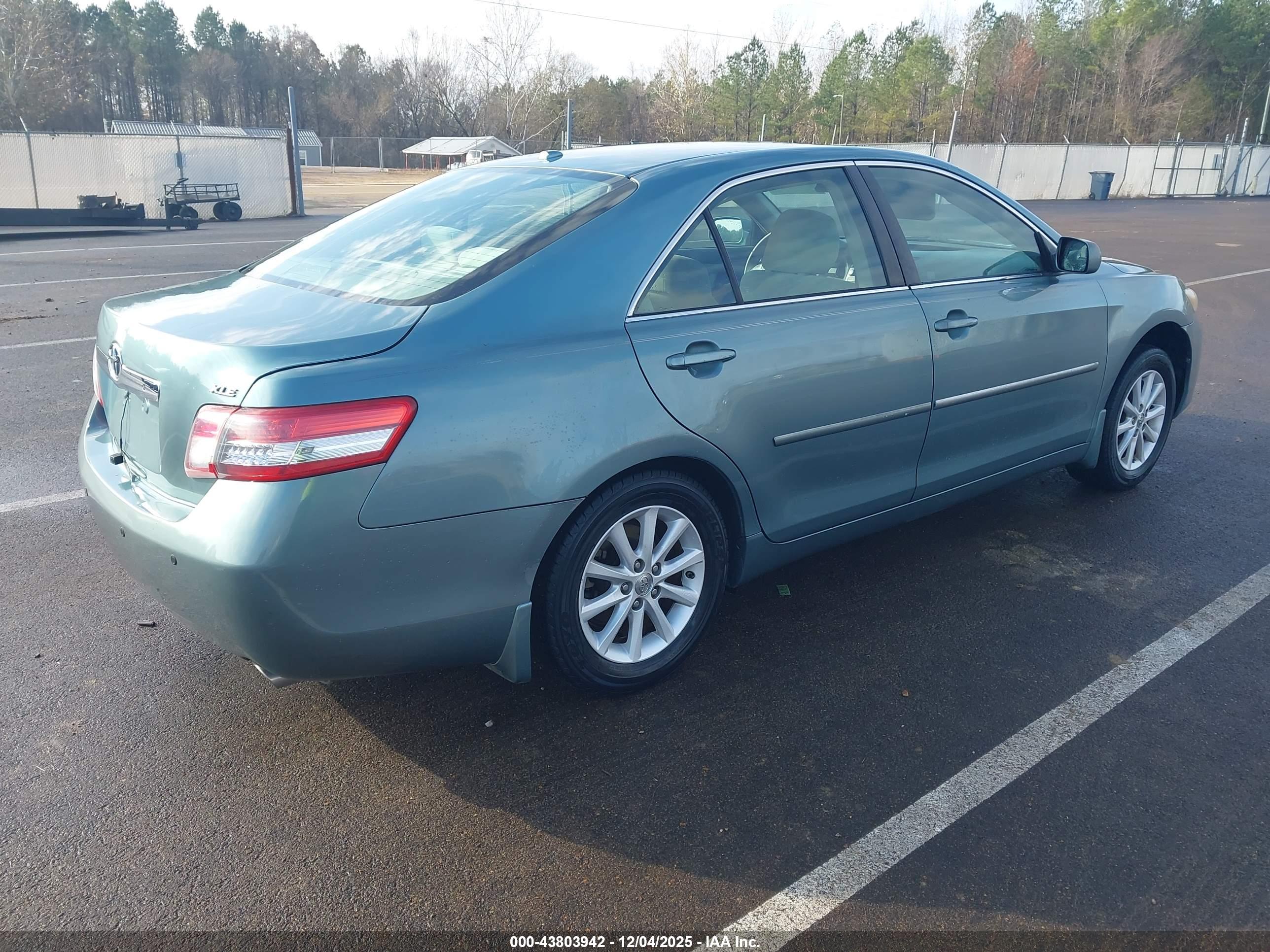 TOYOTA CAMRY image 4