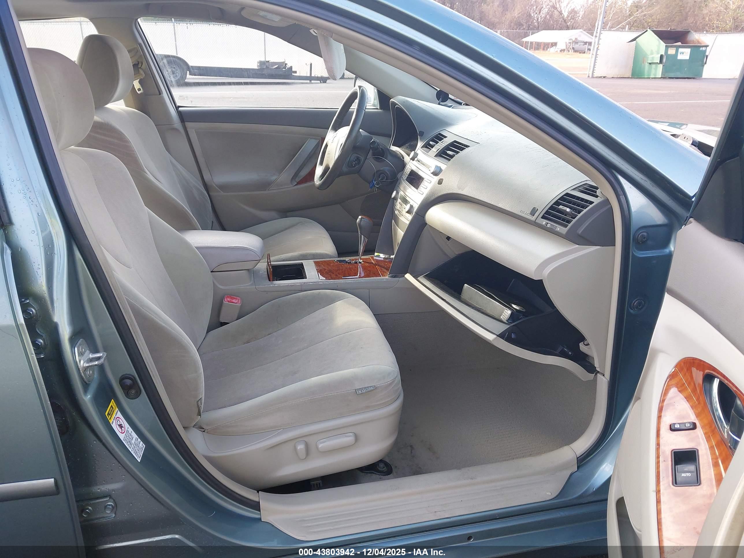 TOYOTA CAMRY image 5