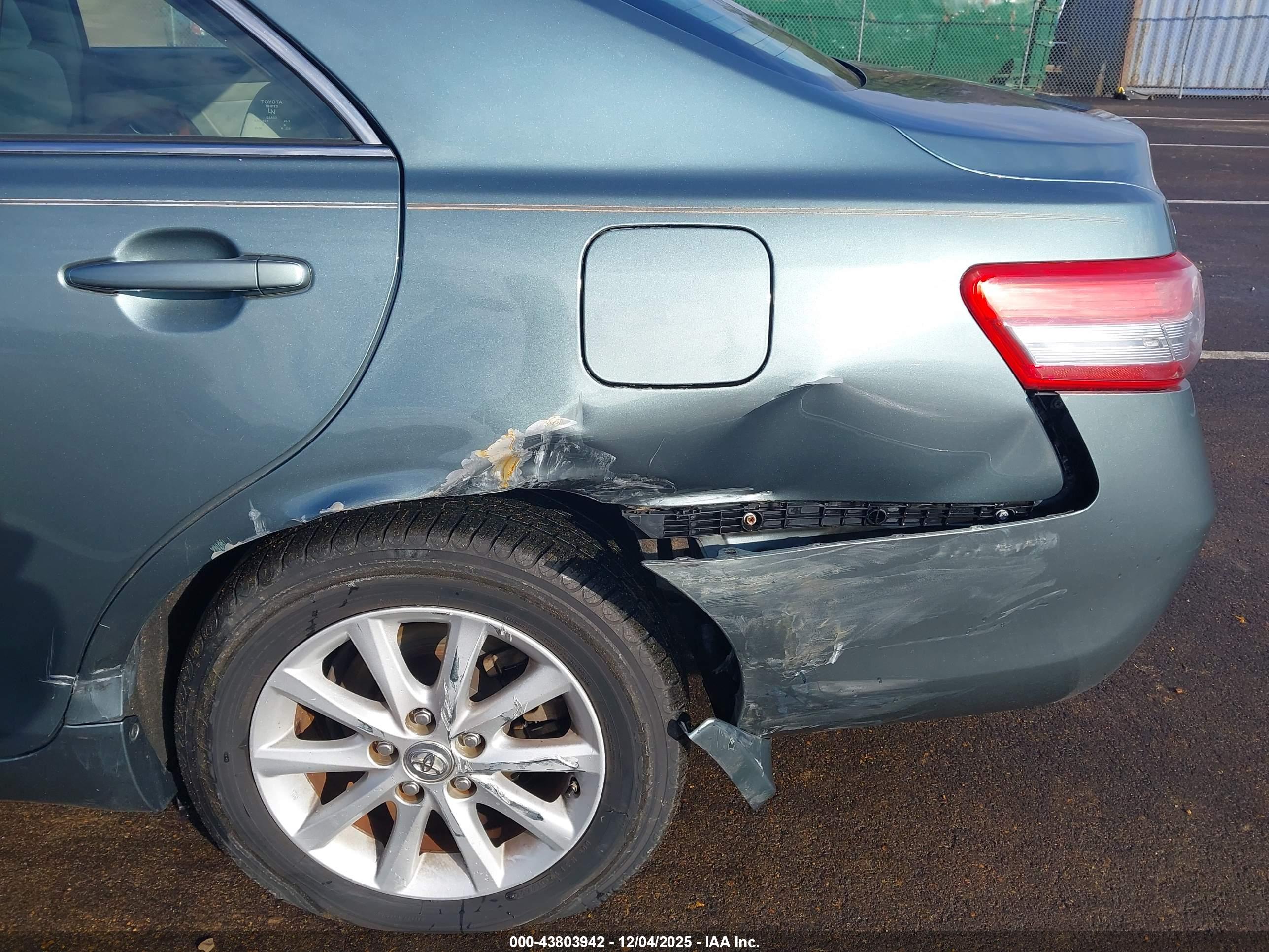 TOYOTA CAMRY image 6