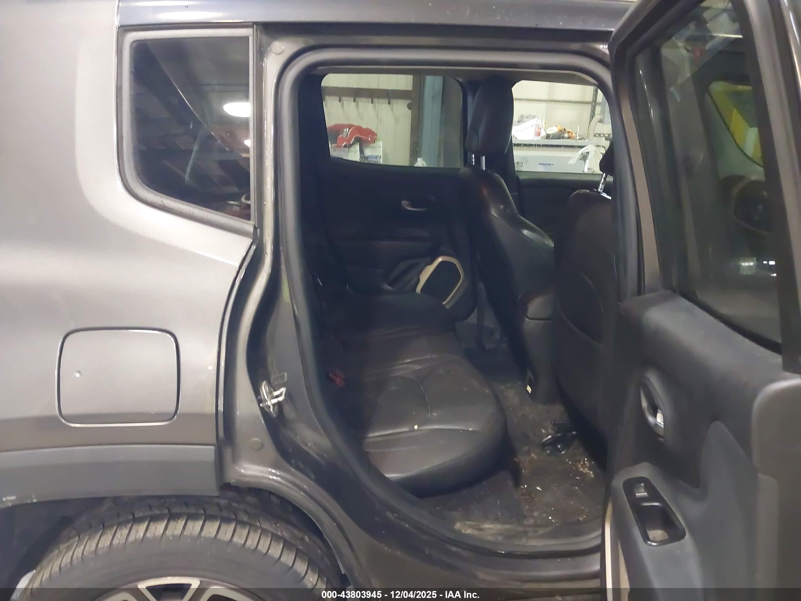 JEEP RENEGADE image 8