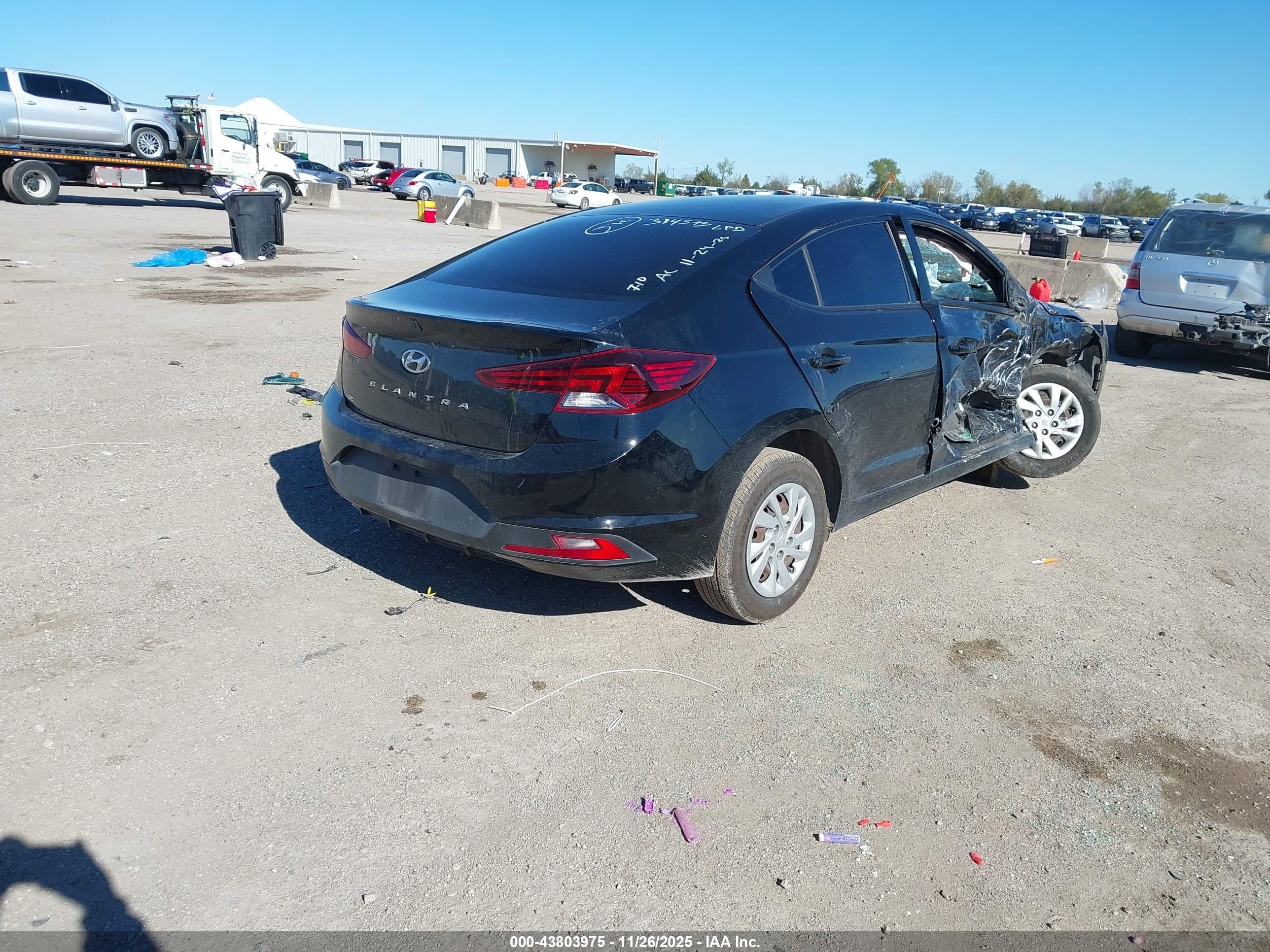 HYUNDAI ELANTRA image 4