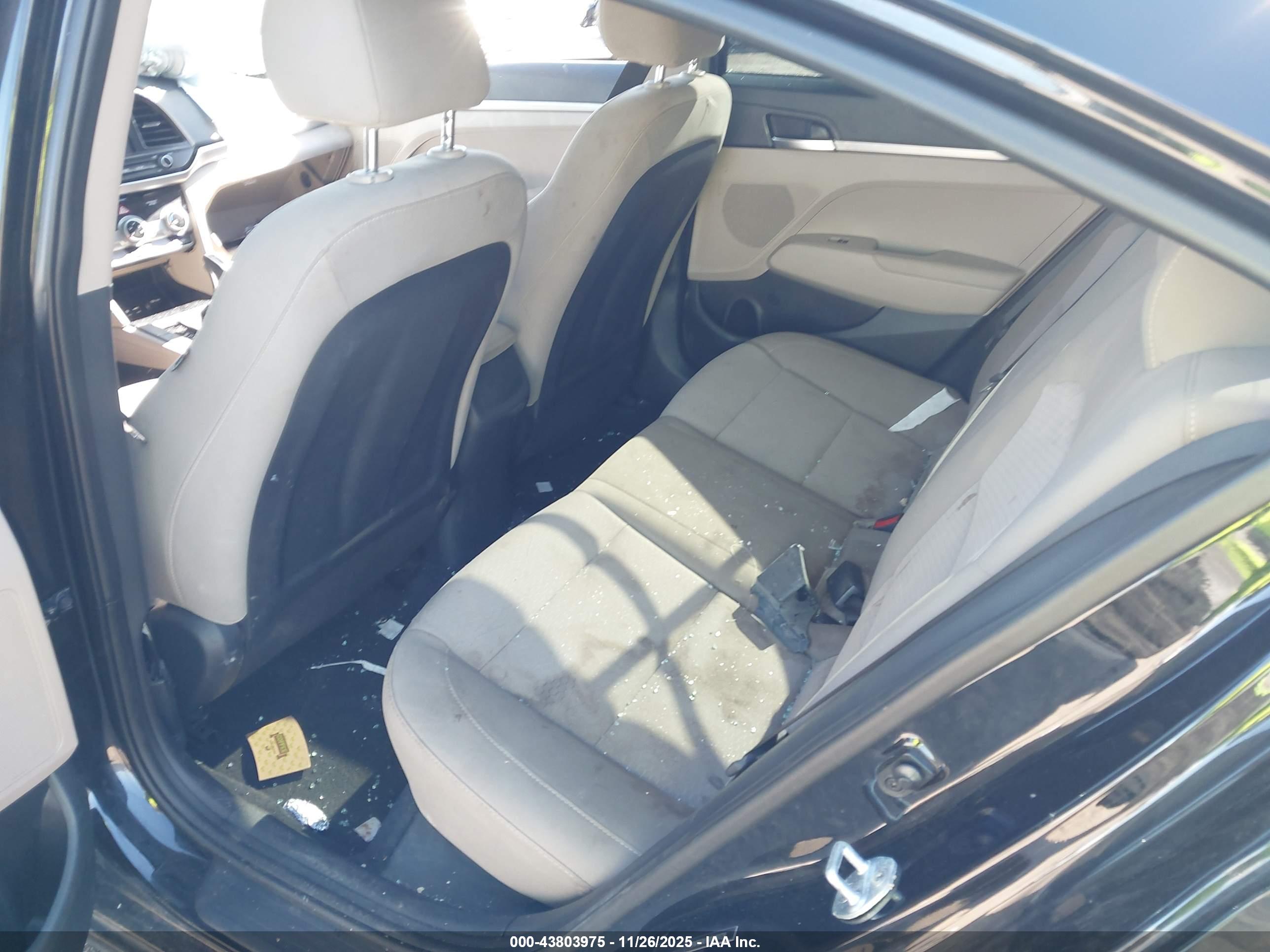 HYUNDAI ELANTRA image 8