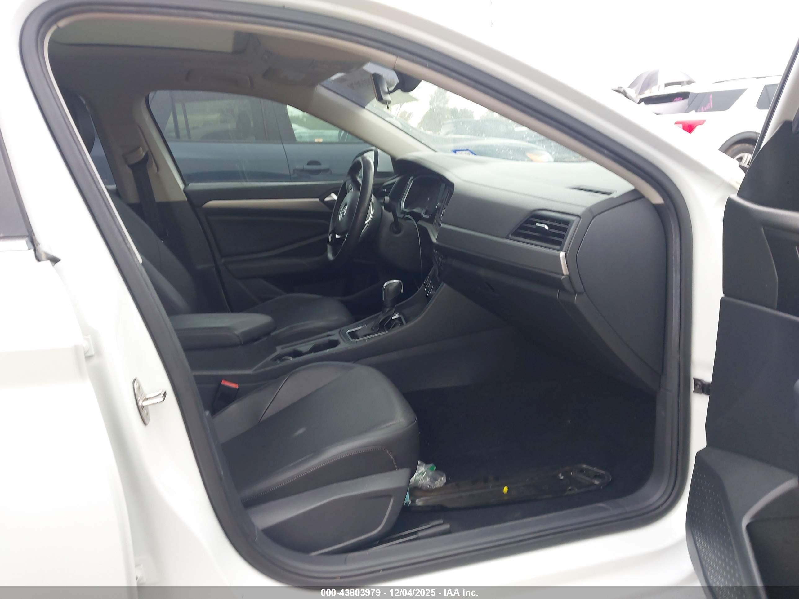 VOLKSWAGEN JETTA image 5
