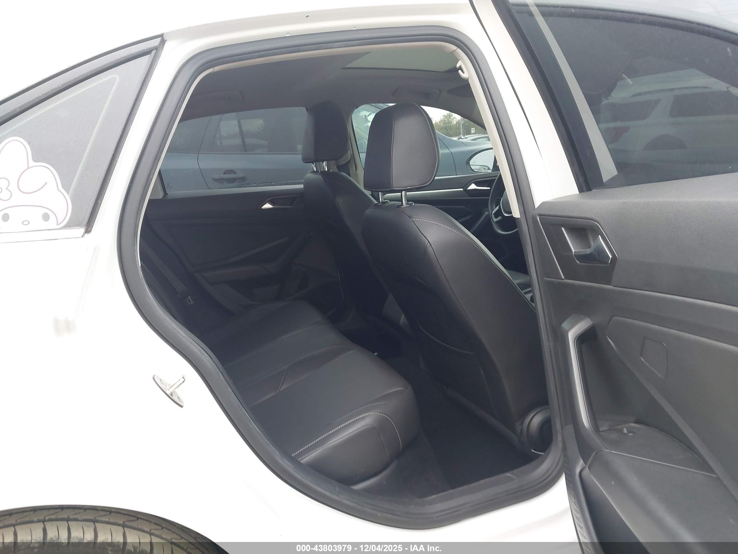VOLKSWAGEN JETTA image 8