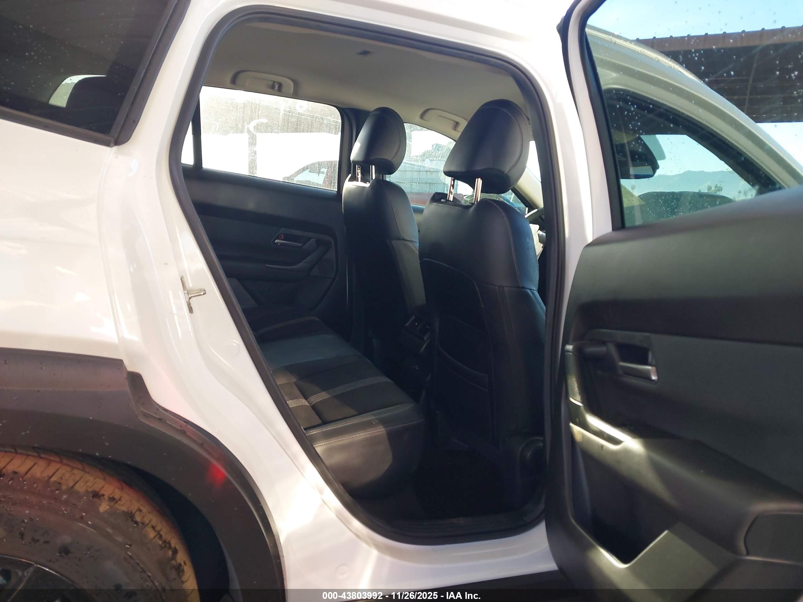 MAZDA CX-50 image 8