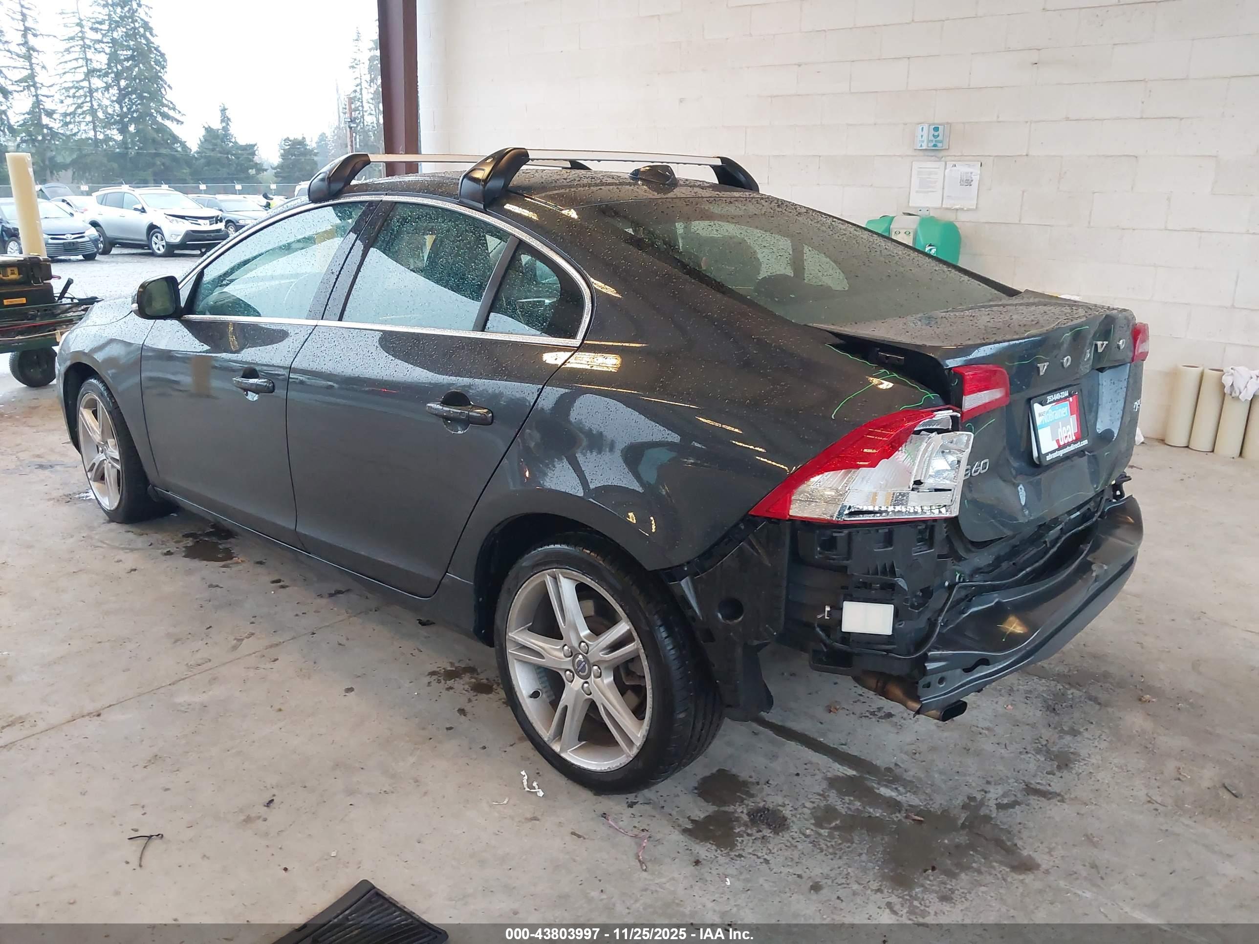 VOLVO S60 image 3
