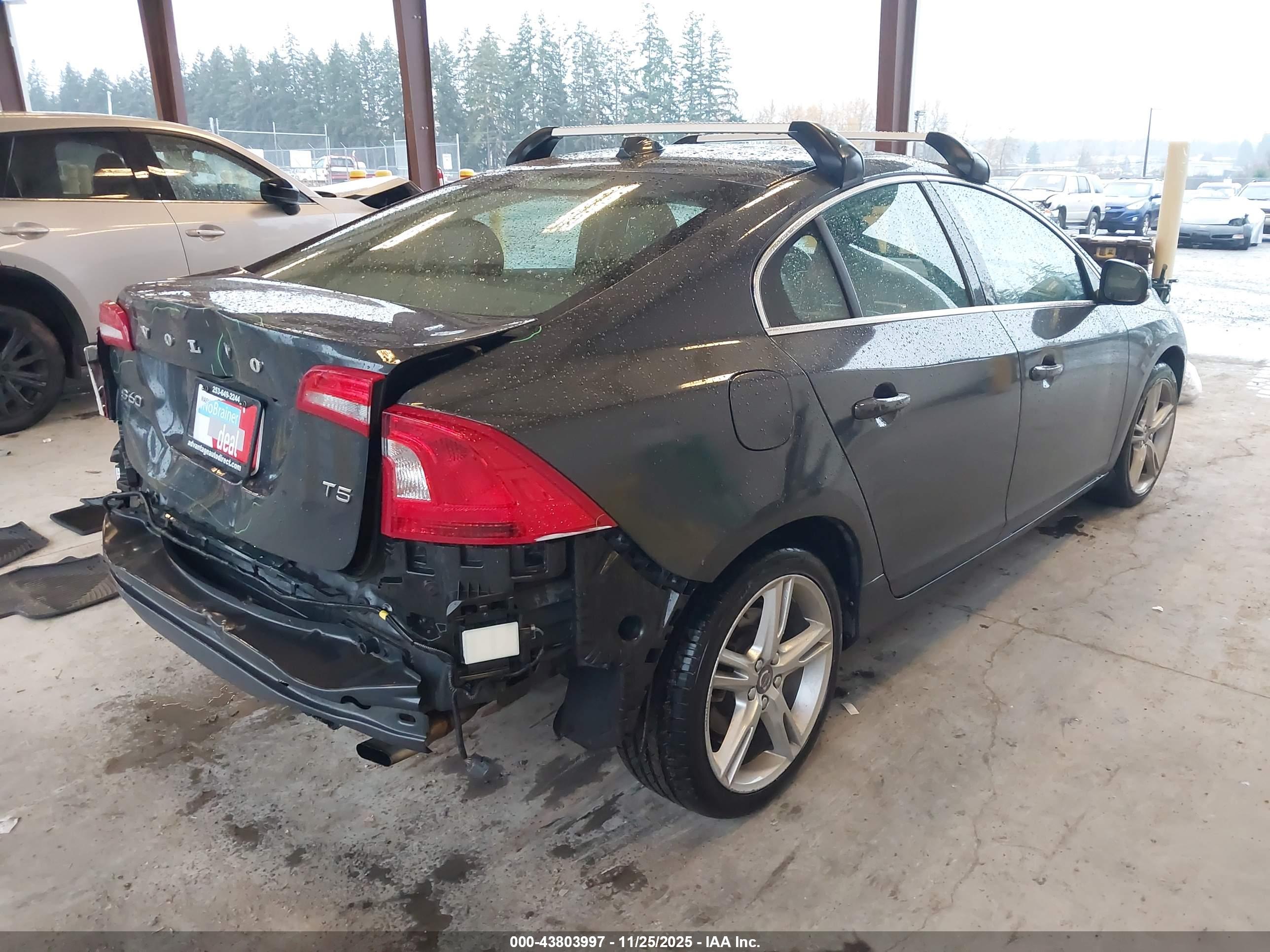 VOLVO S60 image 4