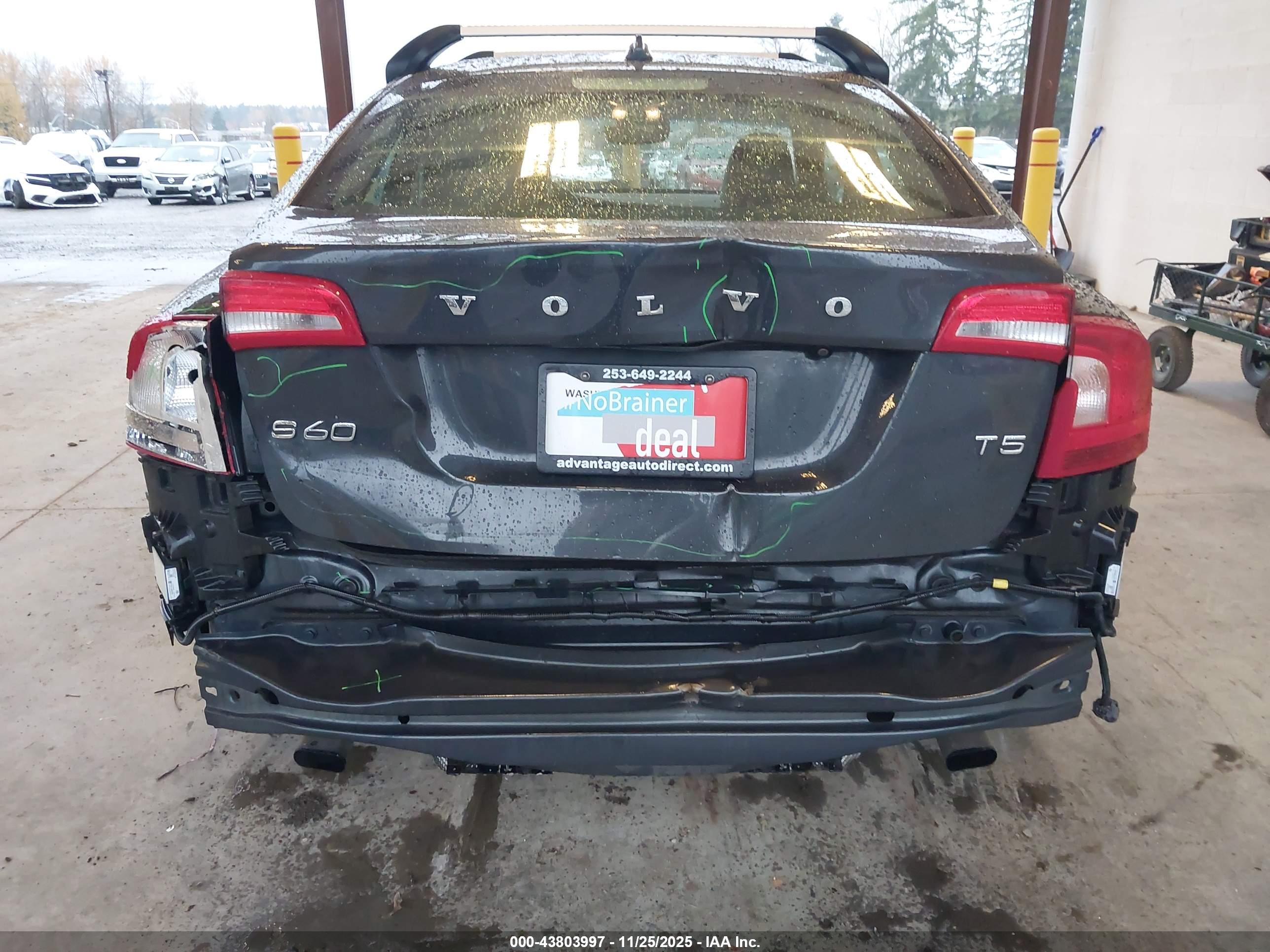 VOLVO S60 image 6