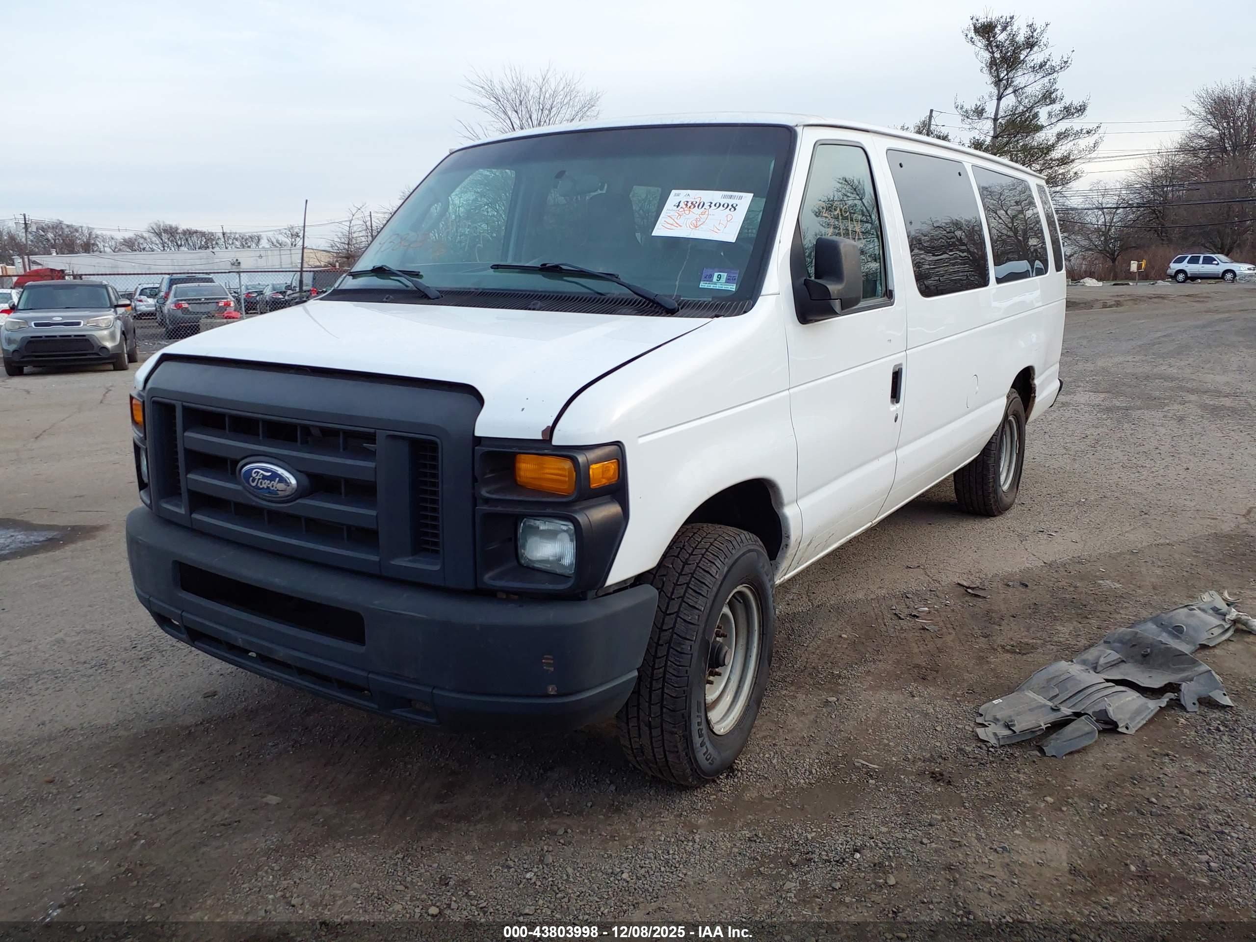 FORD E-350 image 2