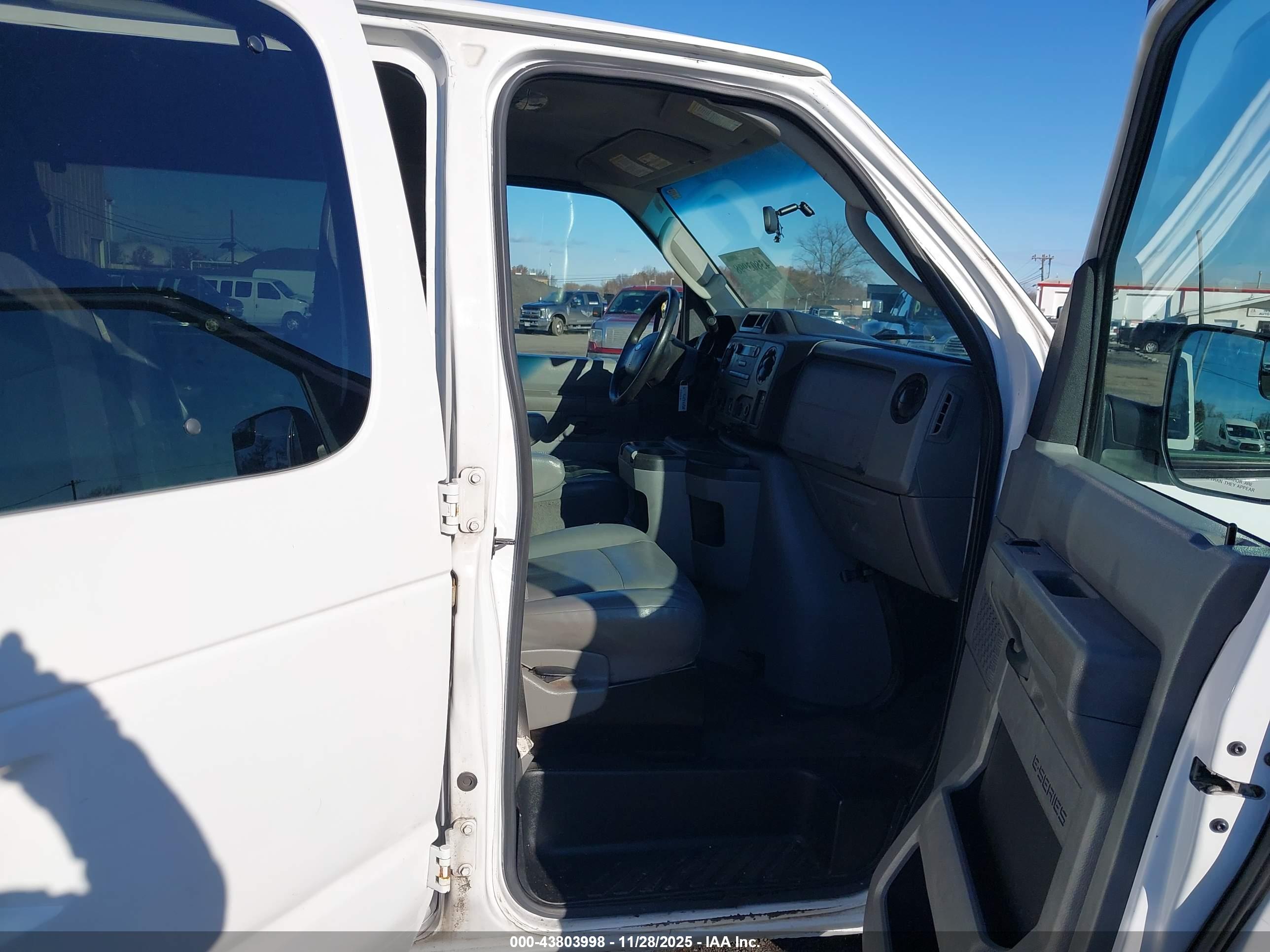 FORD E-350 image 5