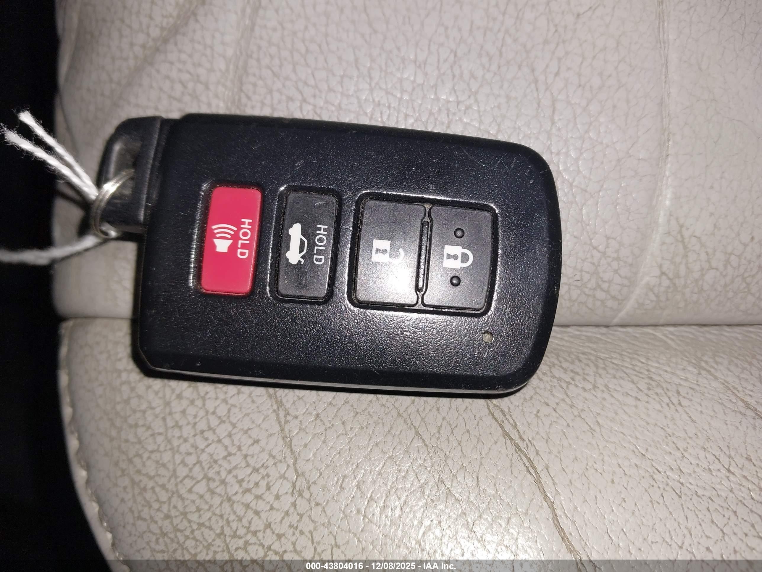 TOYOTA AVALON image 11