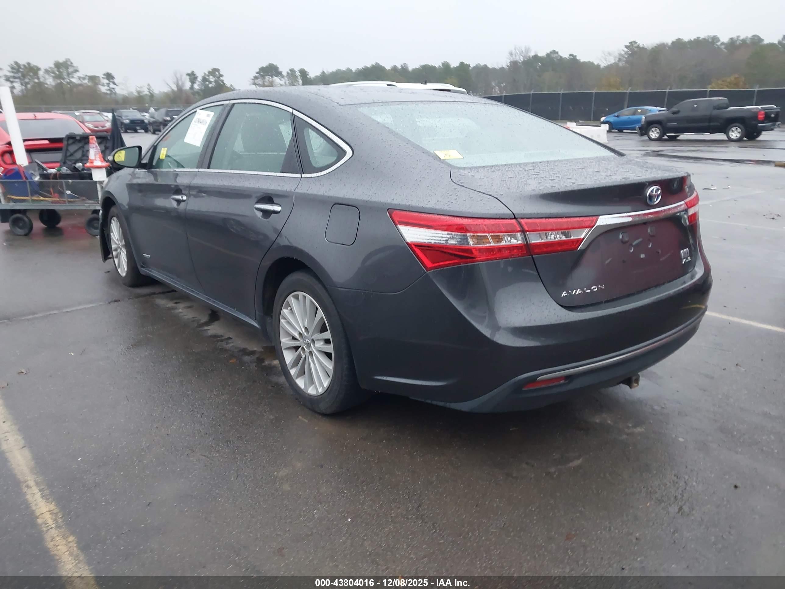 TOYOTA AVALON image 3