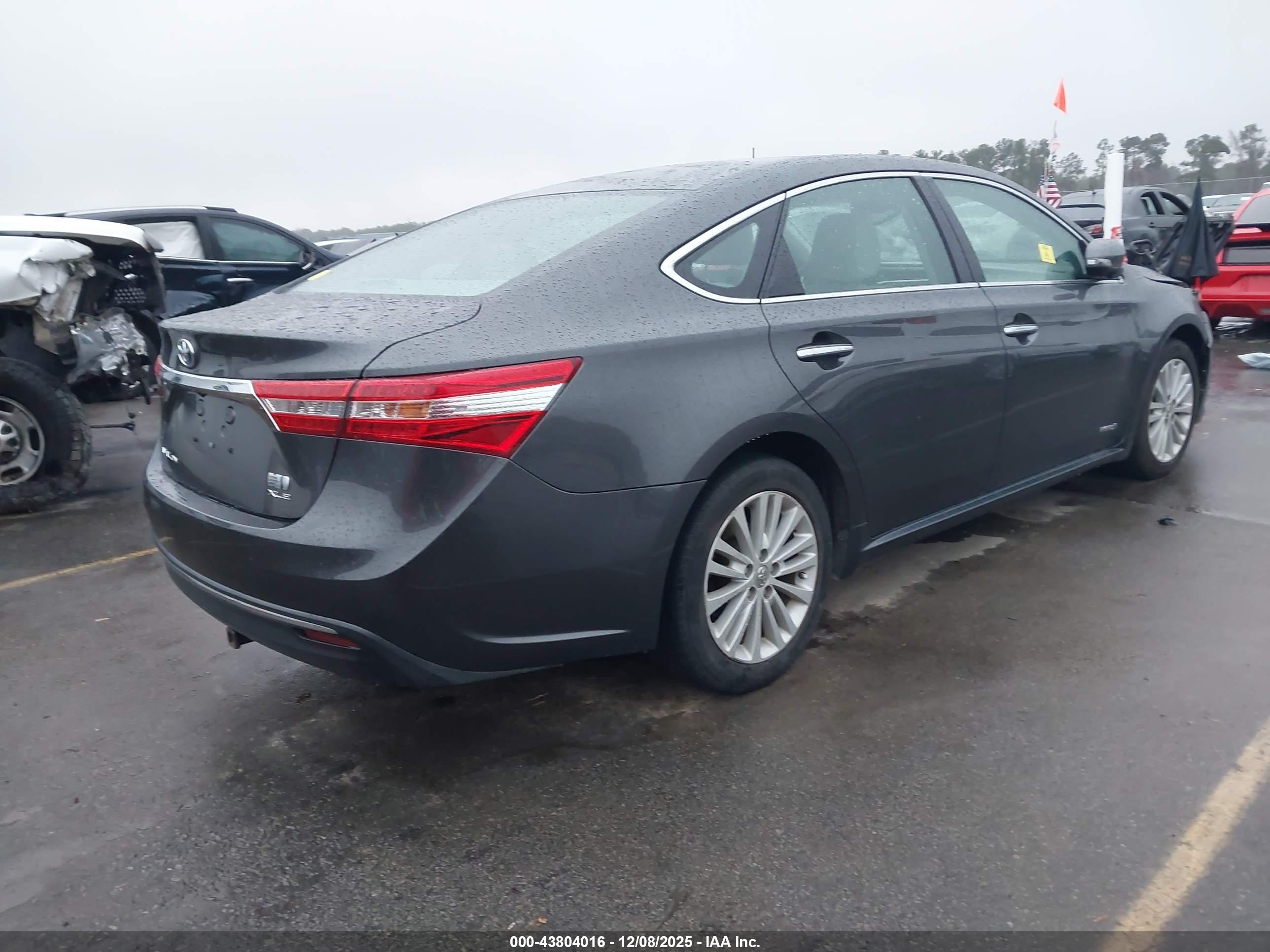 TOYOTA AVALON image 4