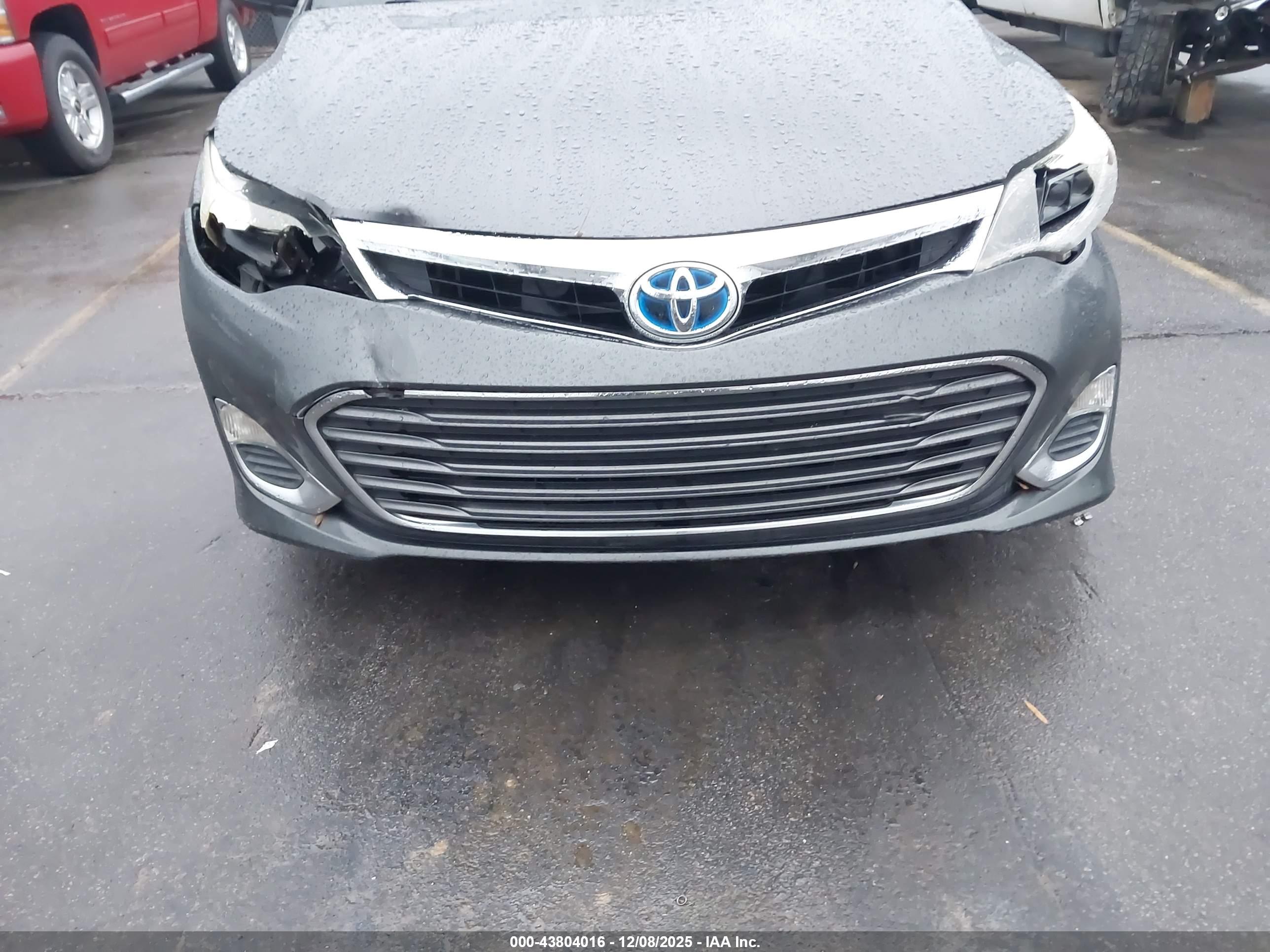 TOYOTA AVALON image 6