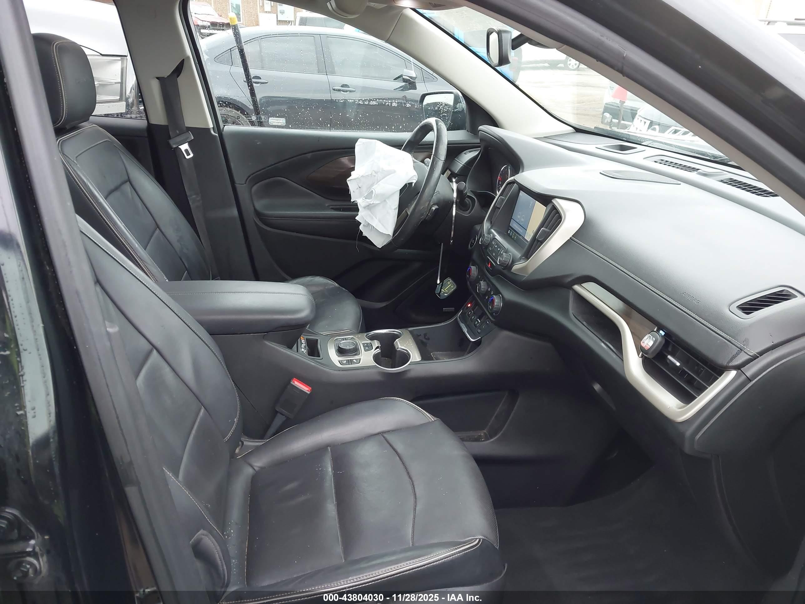 GMC TERRAIN image 5