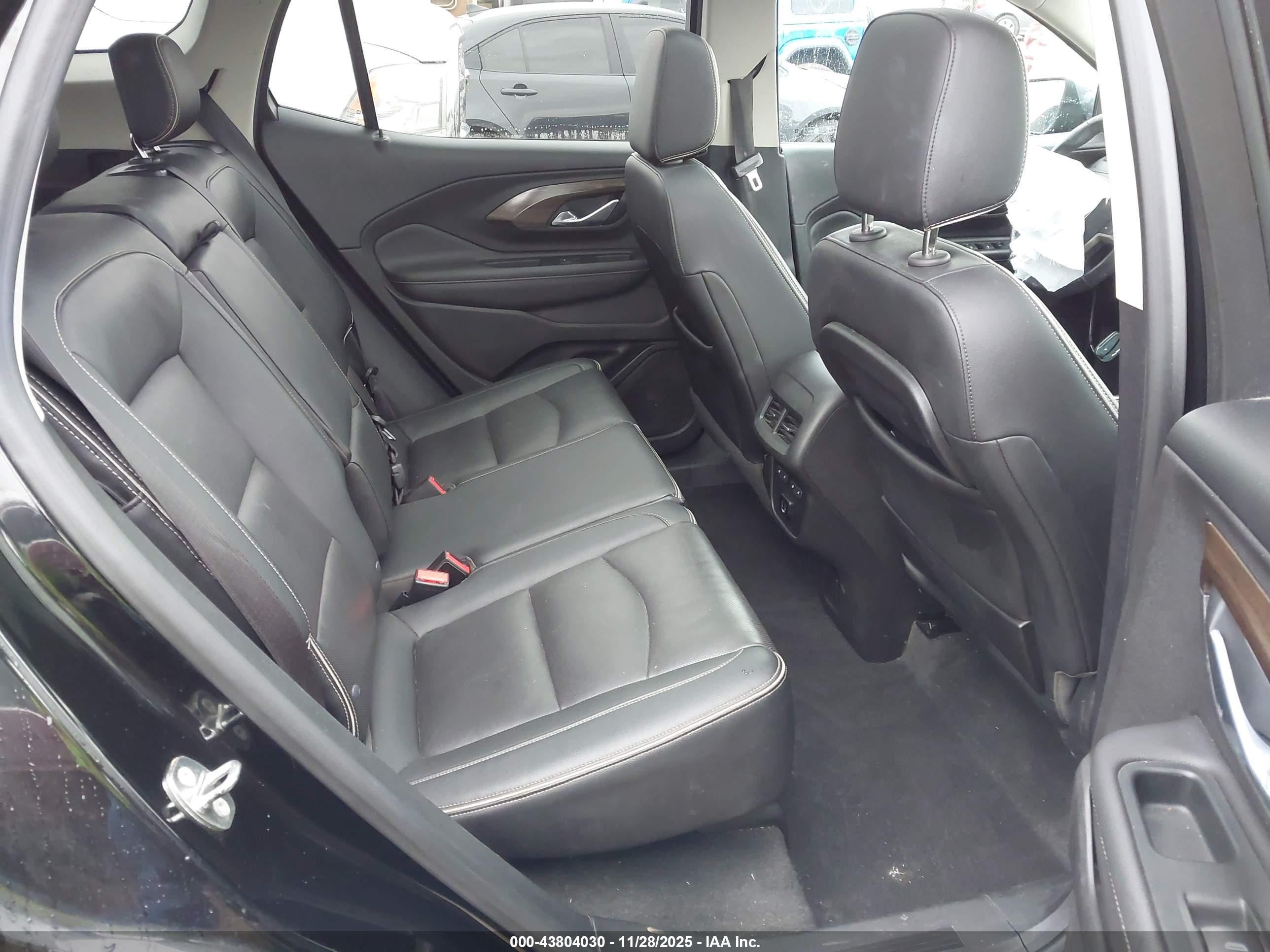 GMC TERRAIN image 8