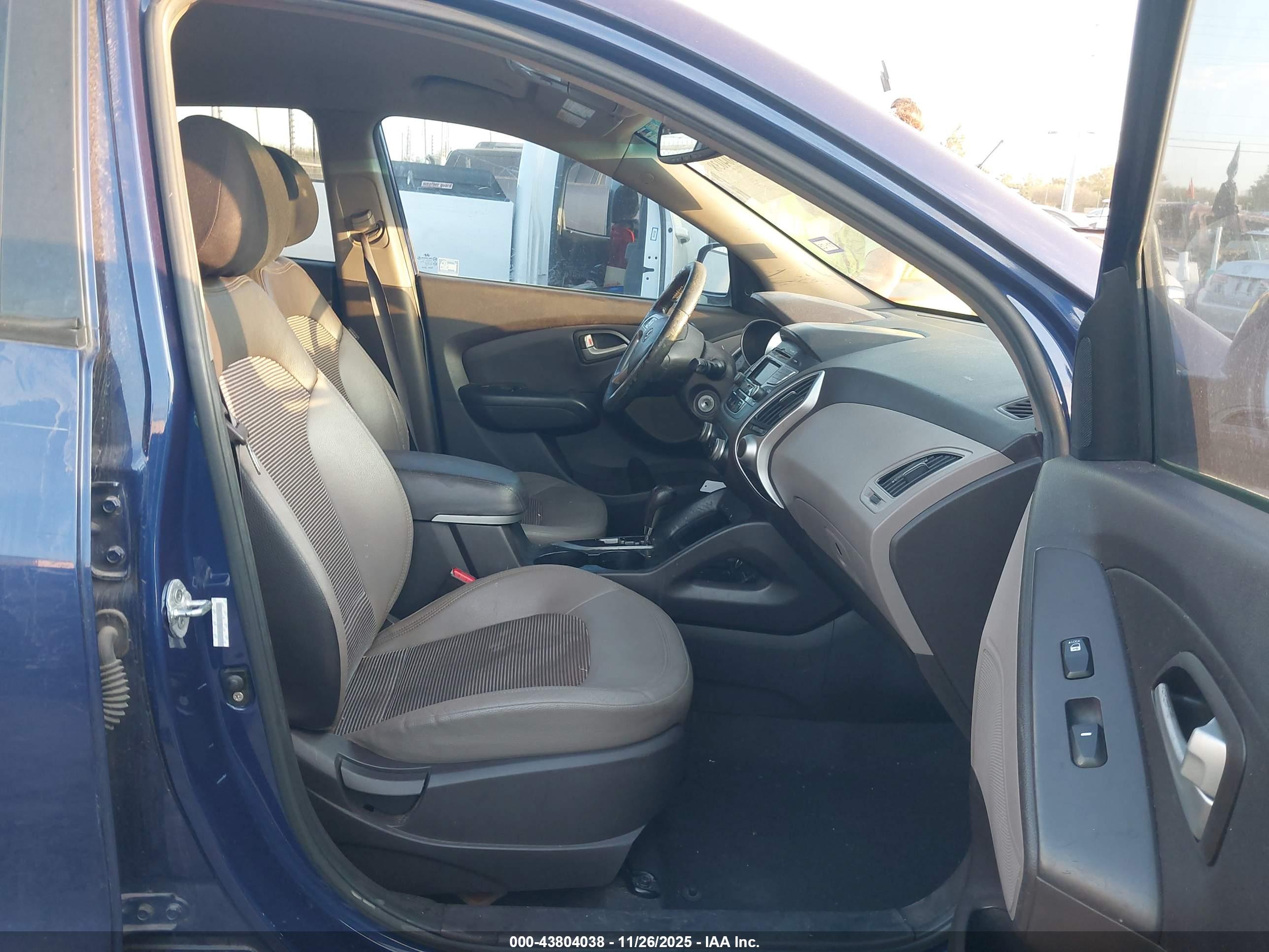 HYUNDAI TUCSON image 5
