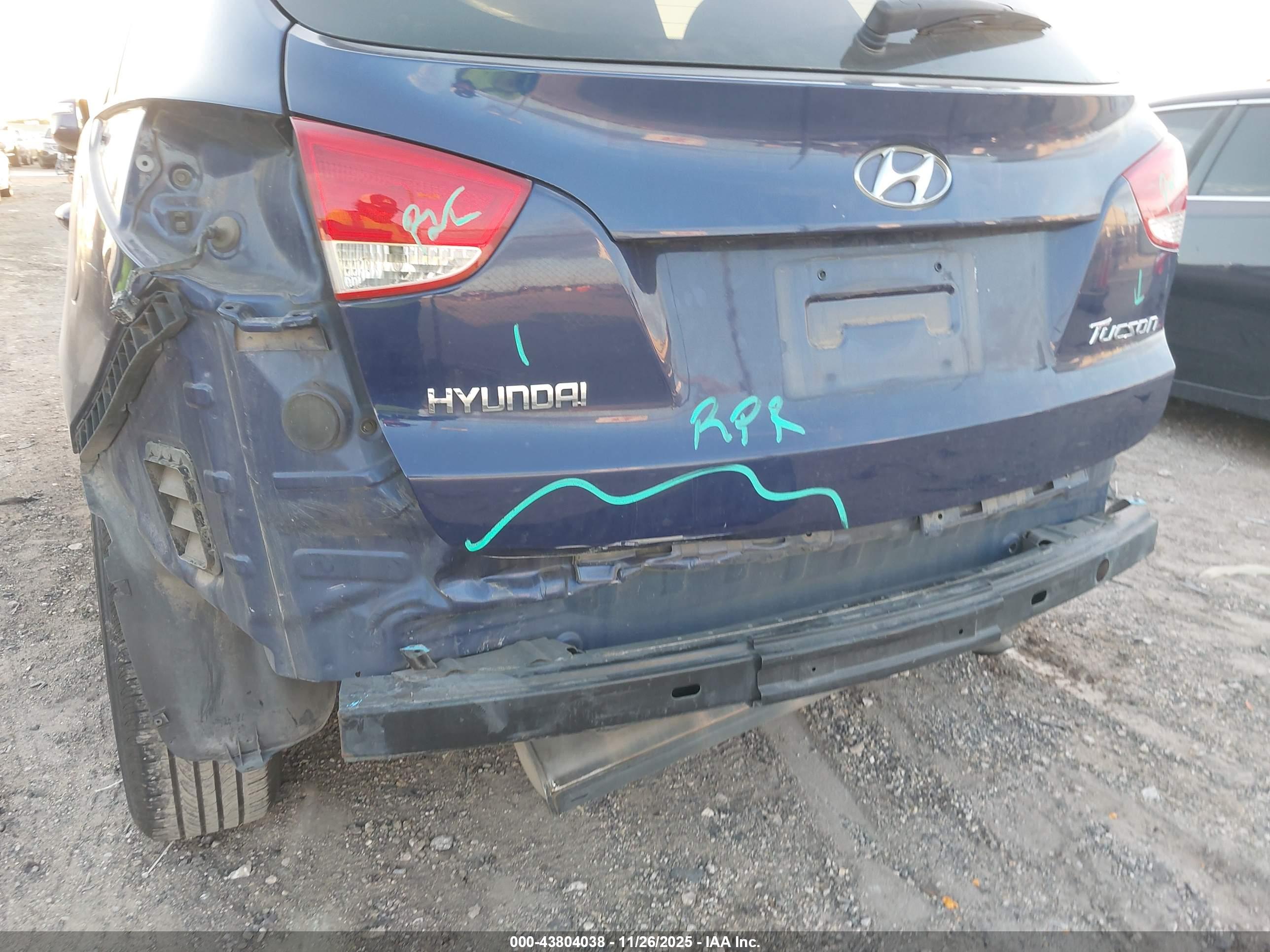 HYUNDAI TUCSON image 6