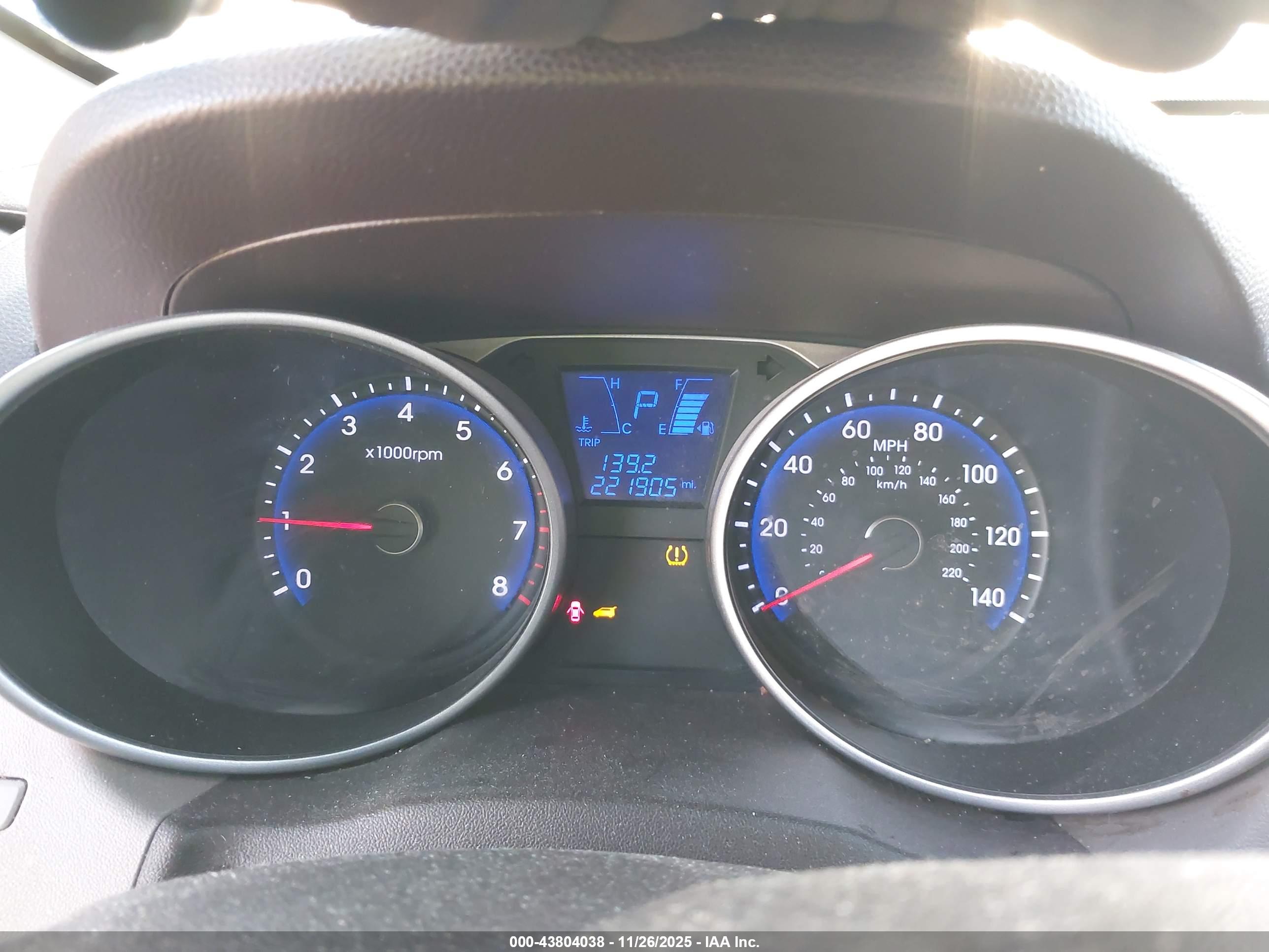 HYUNDAI TUCSON image 7