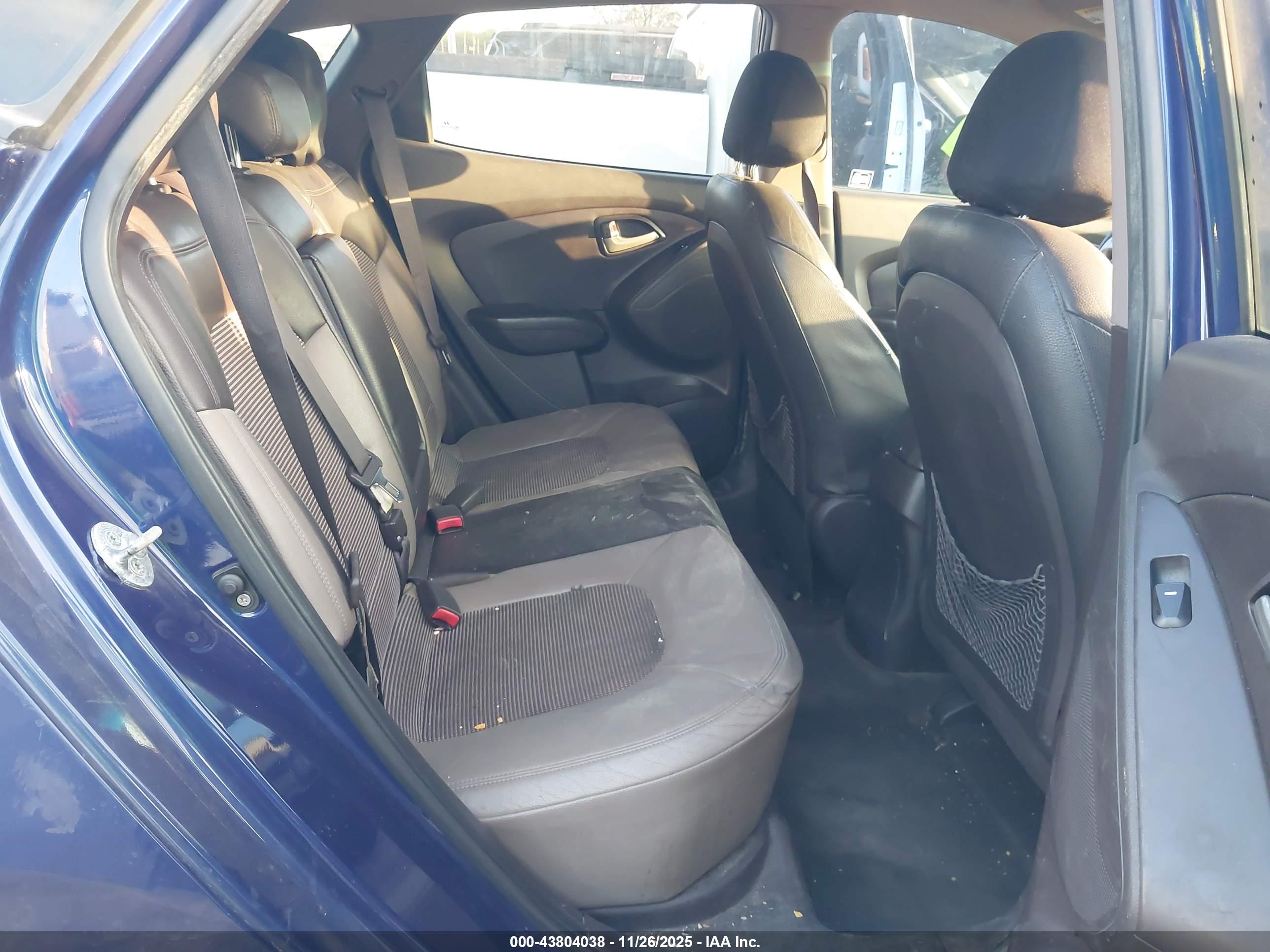 HYUNDAI TUCSON image 8