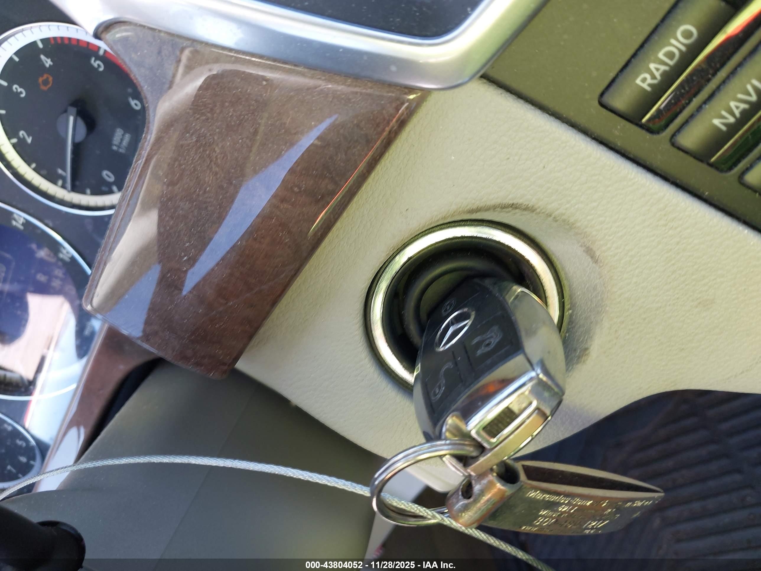 MERCEDES-BENZ E image 11