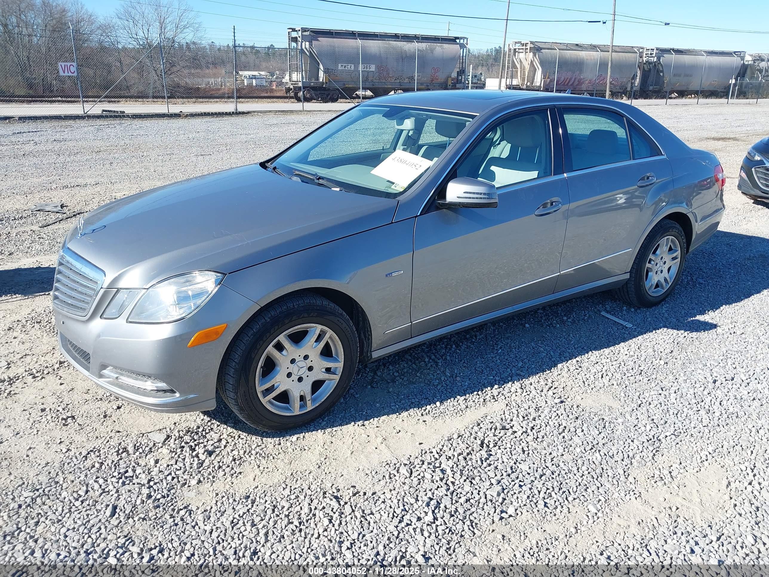 MERCEDES-BENZ E image 2