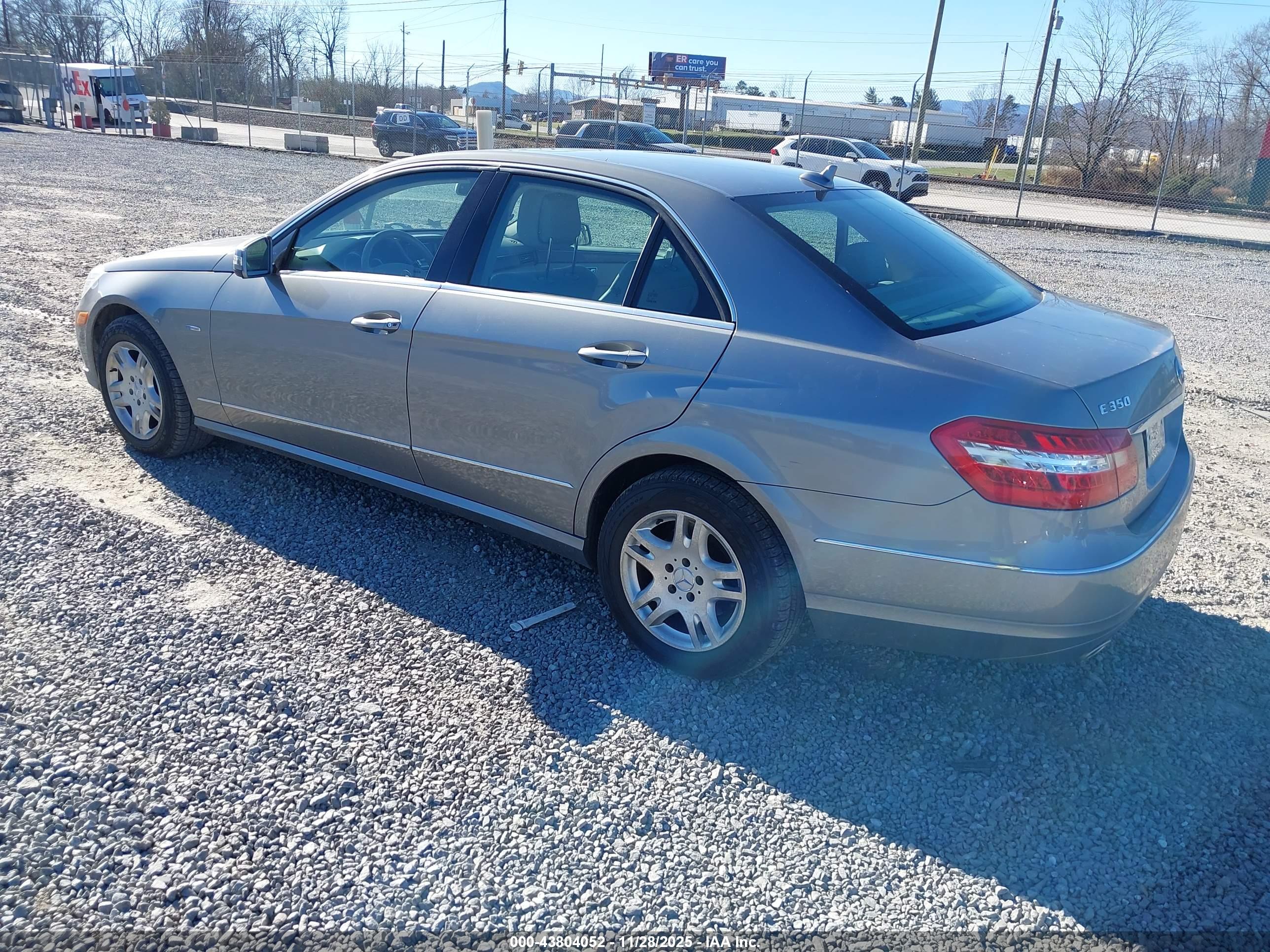 MERCEDES-BENZ E image 3