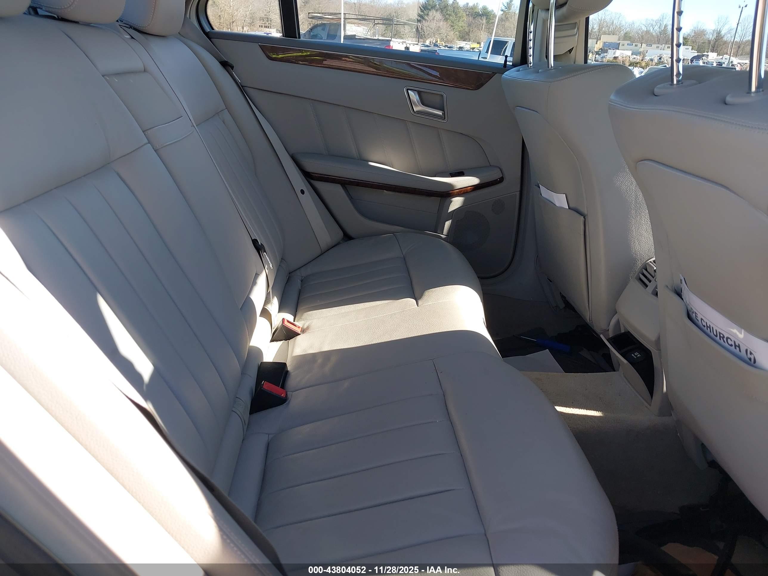 MERCEDES-BENZ E image 8