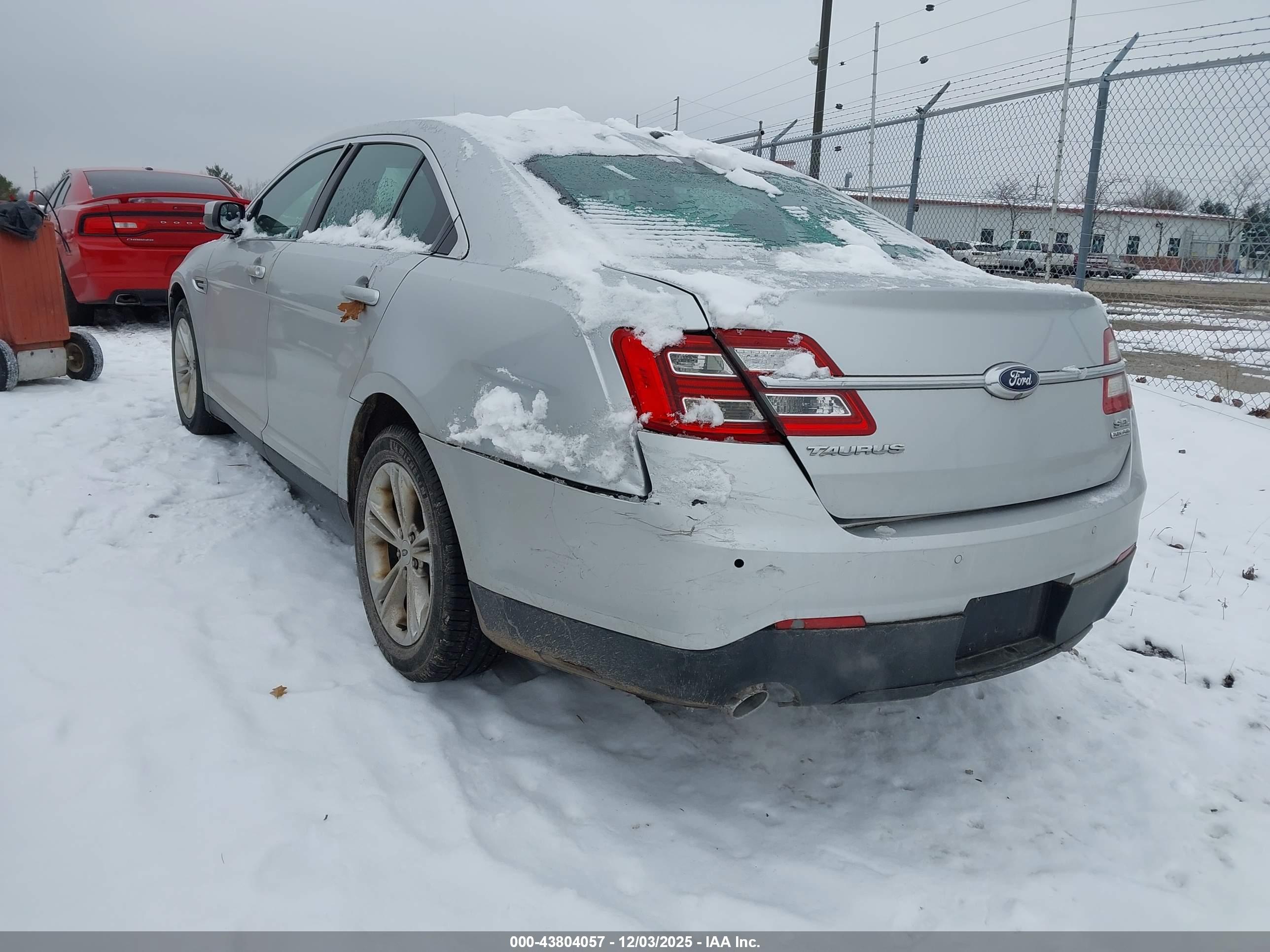 FORD TAURUS image 3