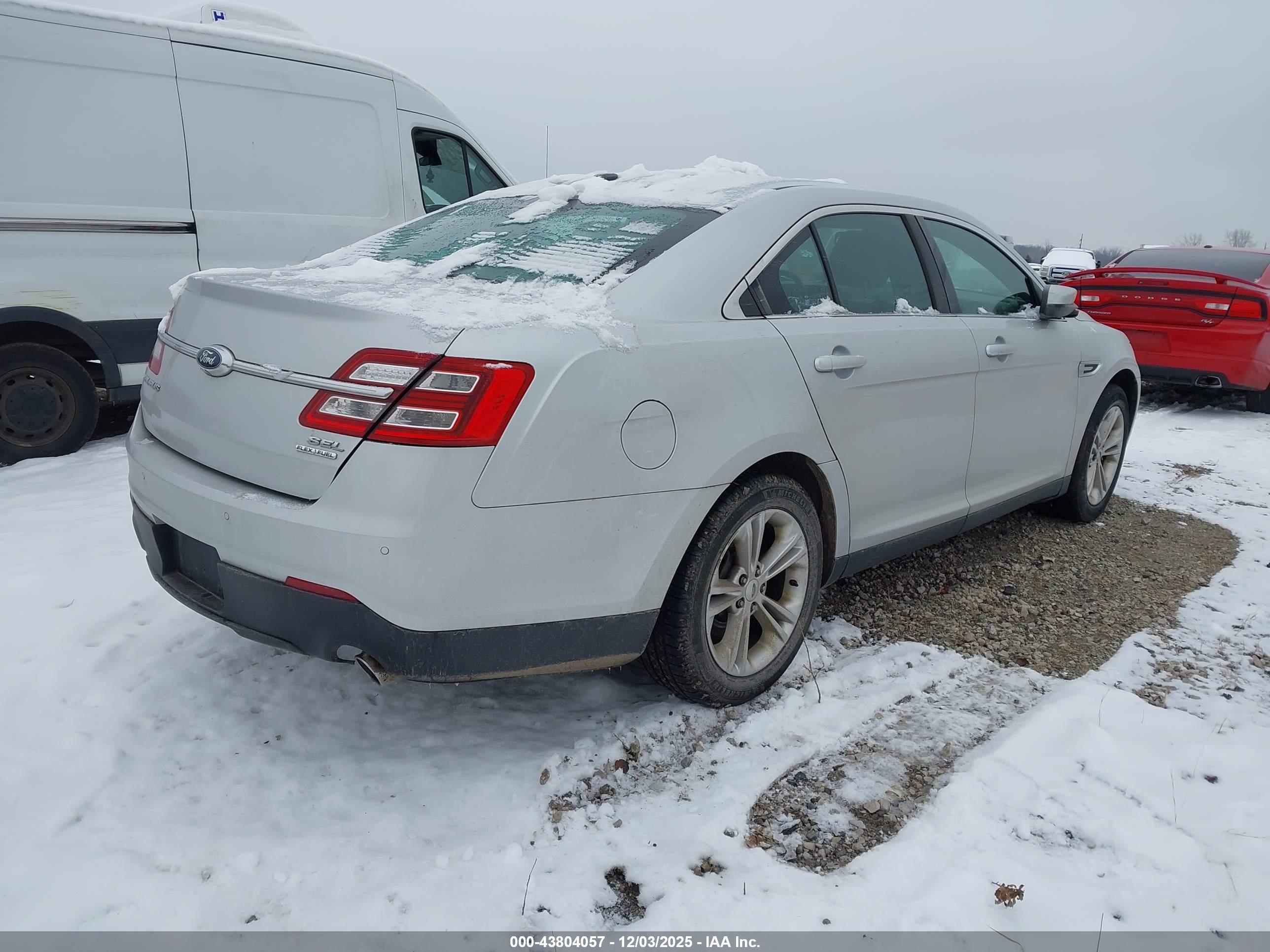 FORD TAURUS image 4