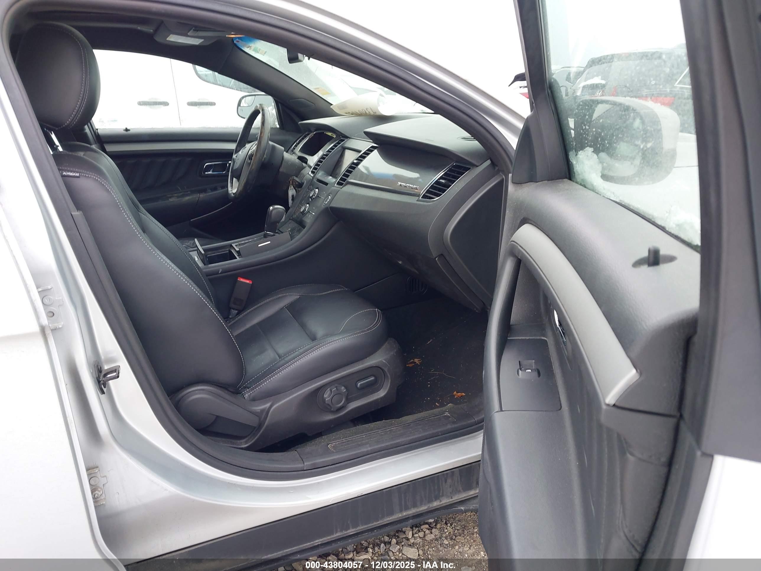 FORD TAURUS image 5