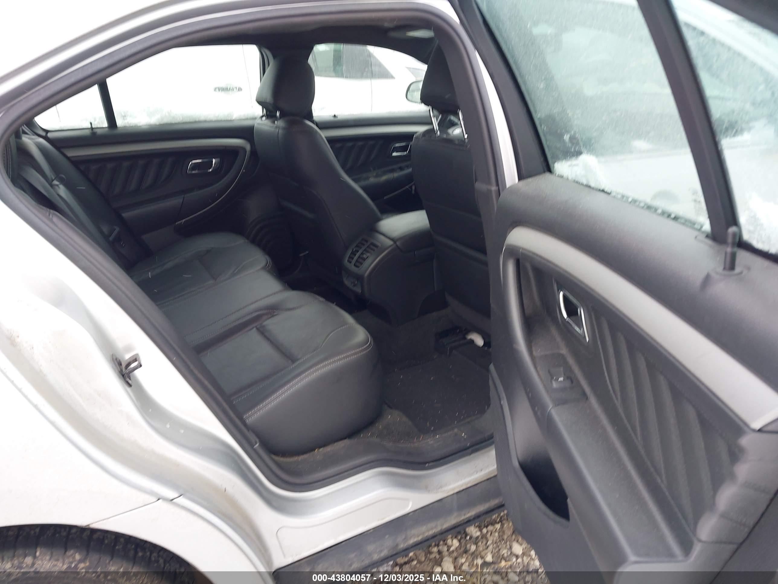 FORD TAURUS image 8