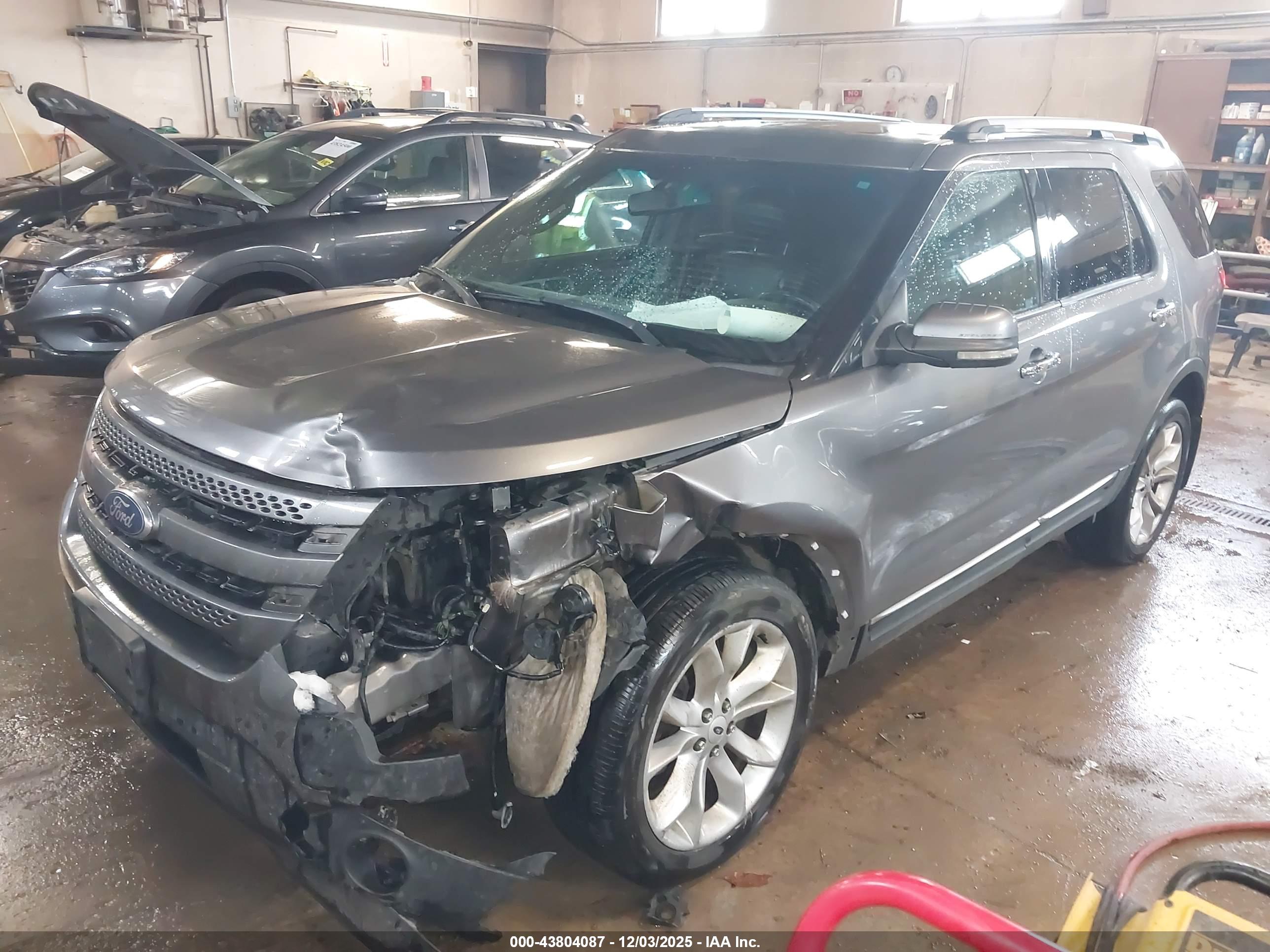 FORD EXPLORER image 2