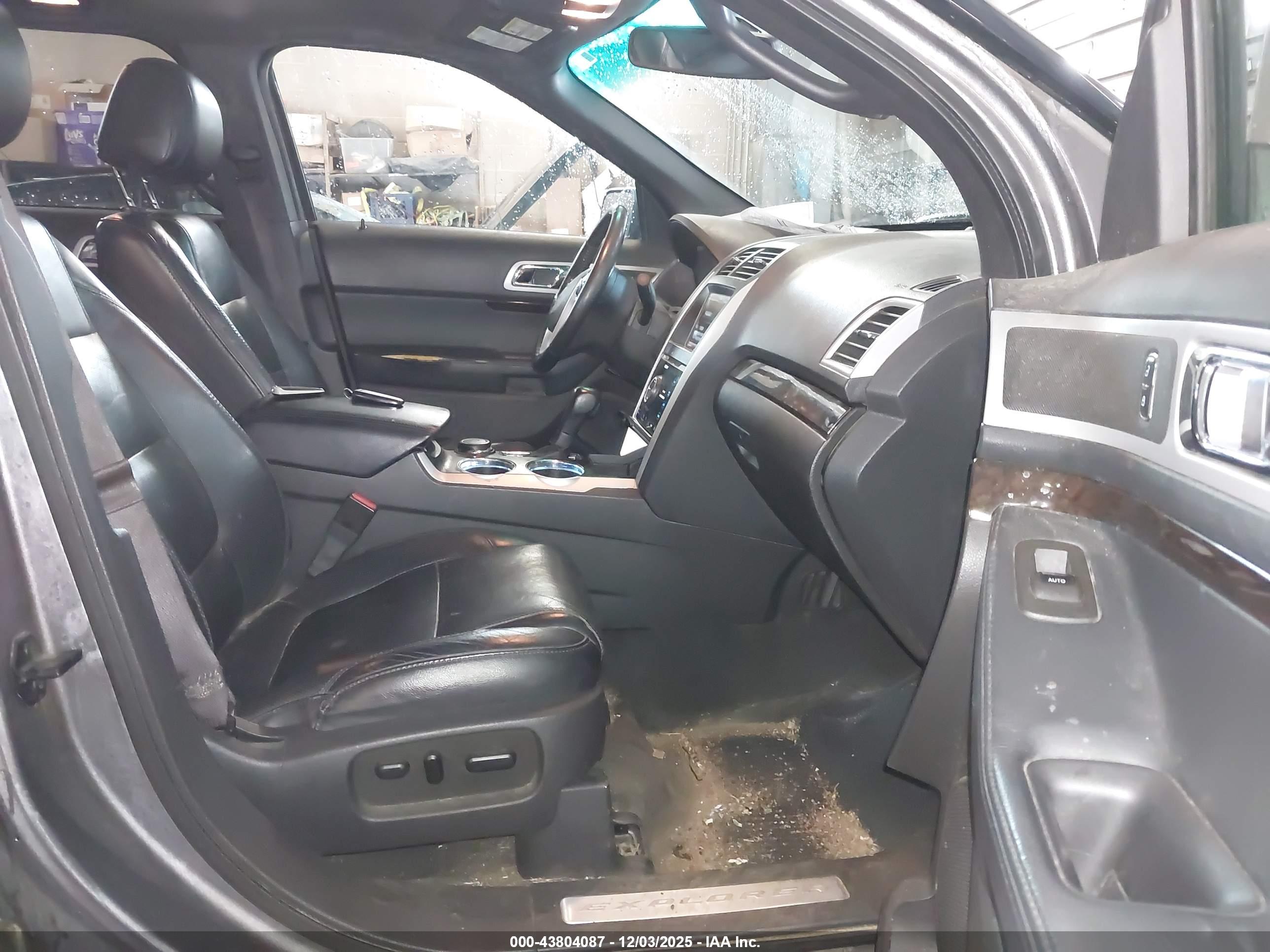 FORD EXPLORER image 5