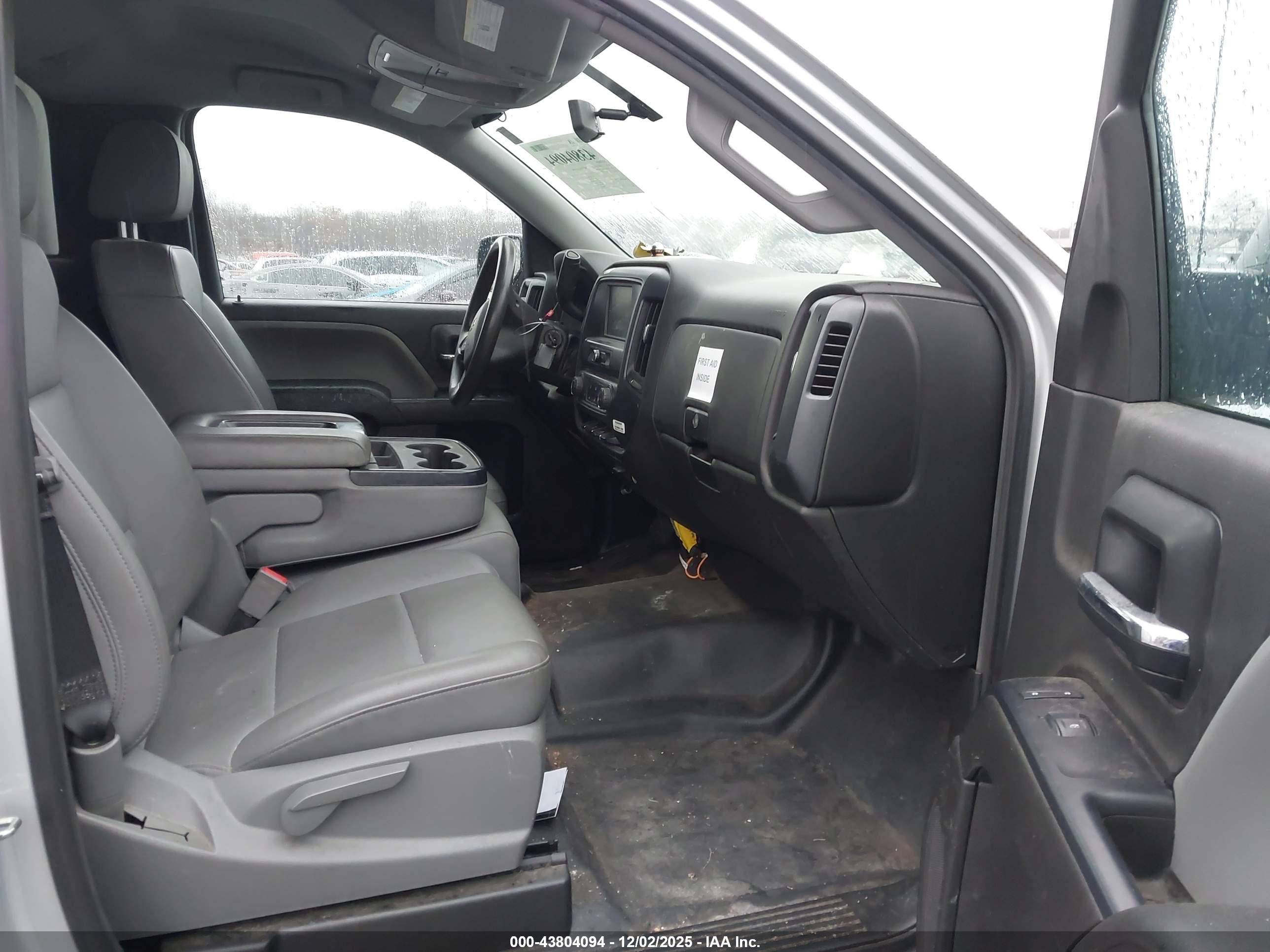 CHEVROLET SILVERADO image 5