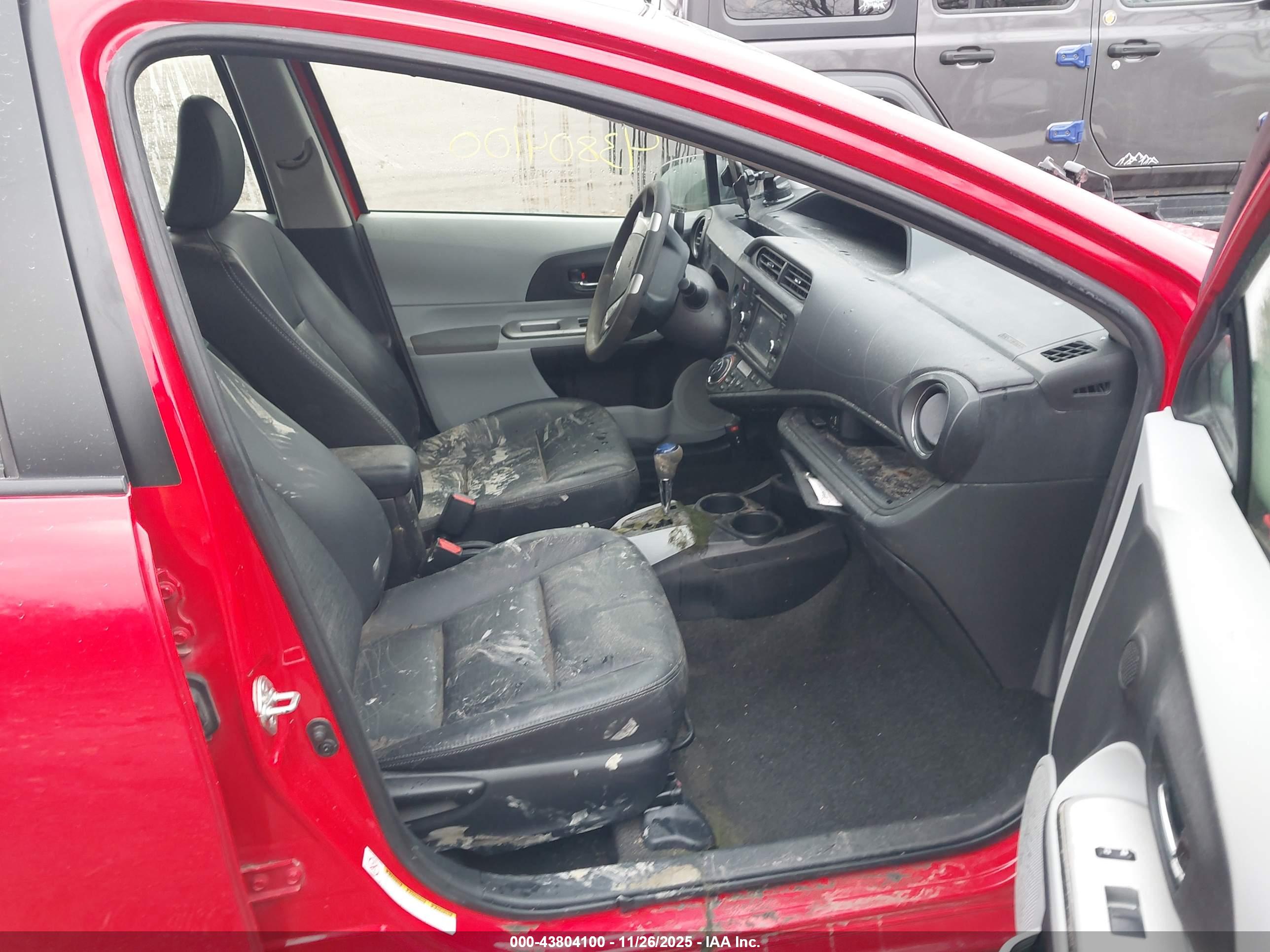 TOYOTA PRIUS image 5
