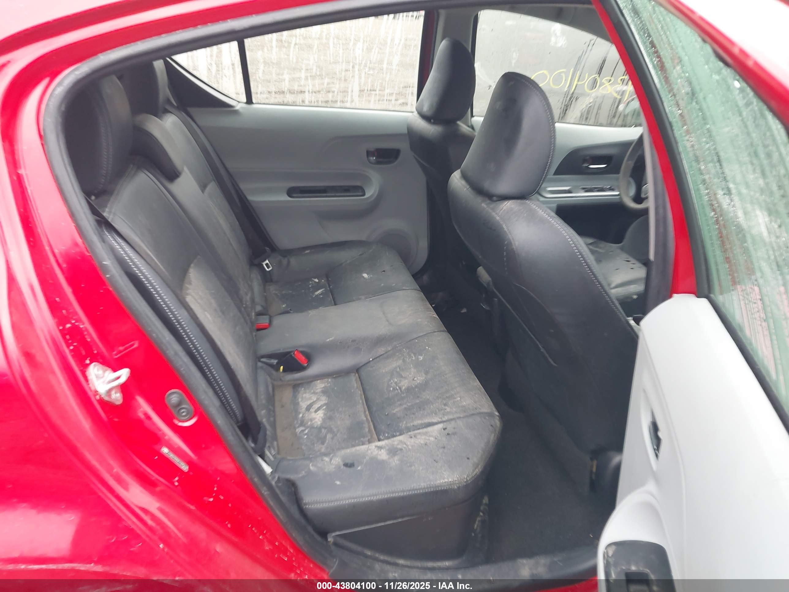 TOYOTA PRIUS image 8
