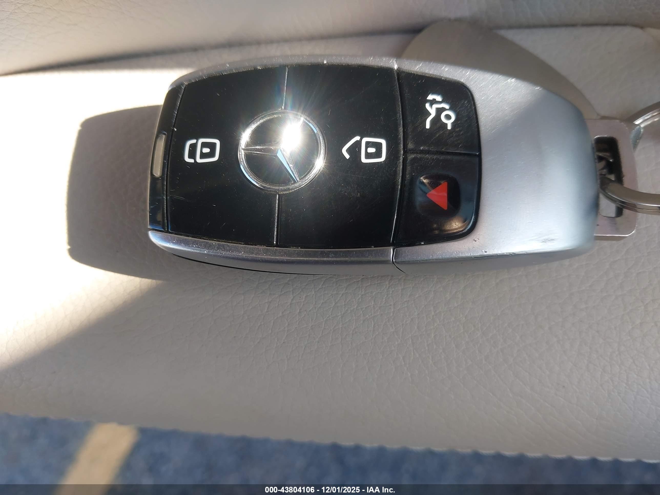 MERCEDES-BENZ E image 11
