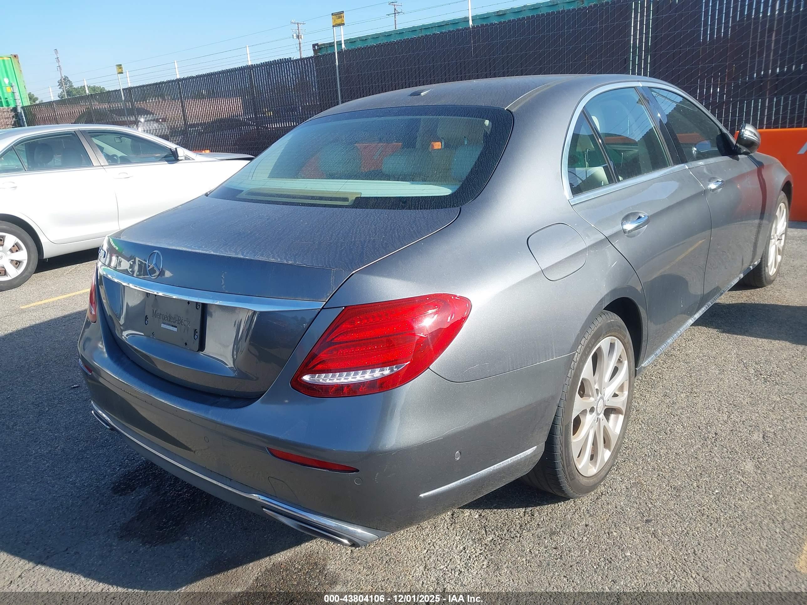 MERCEDES-BENZ E image 4