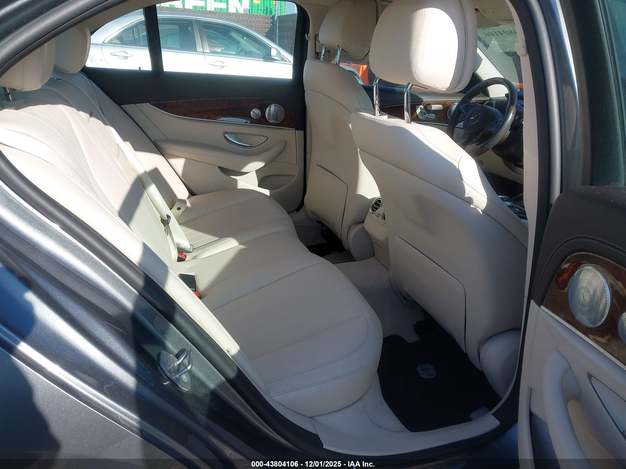 MERCEDES-BENZ E image 8