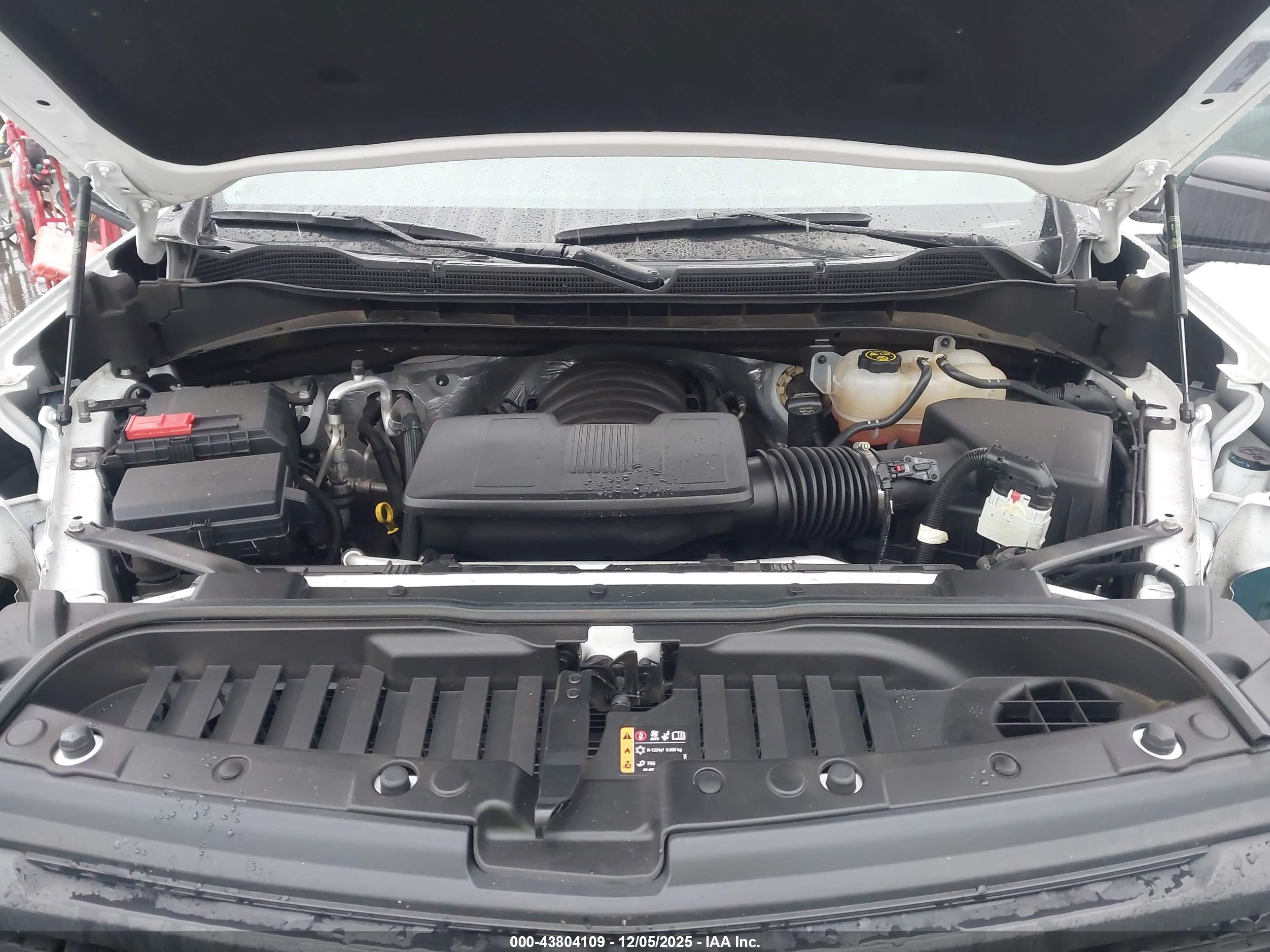 CHEVROLET SILVERADO image 10