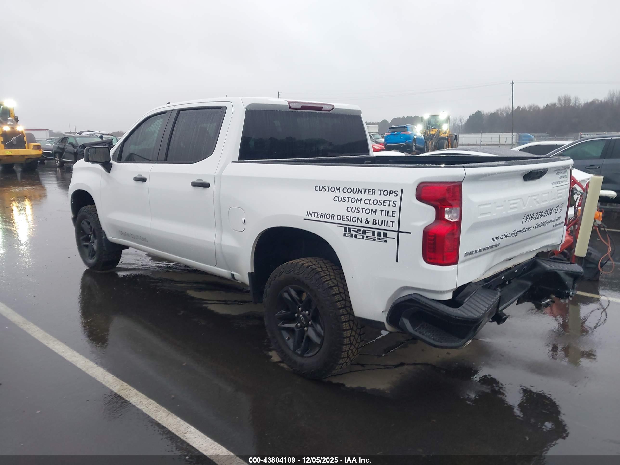 CHEVROLET SILVERADO image 3