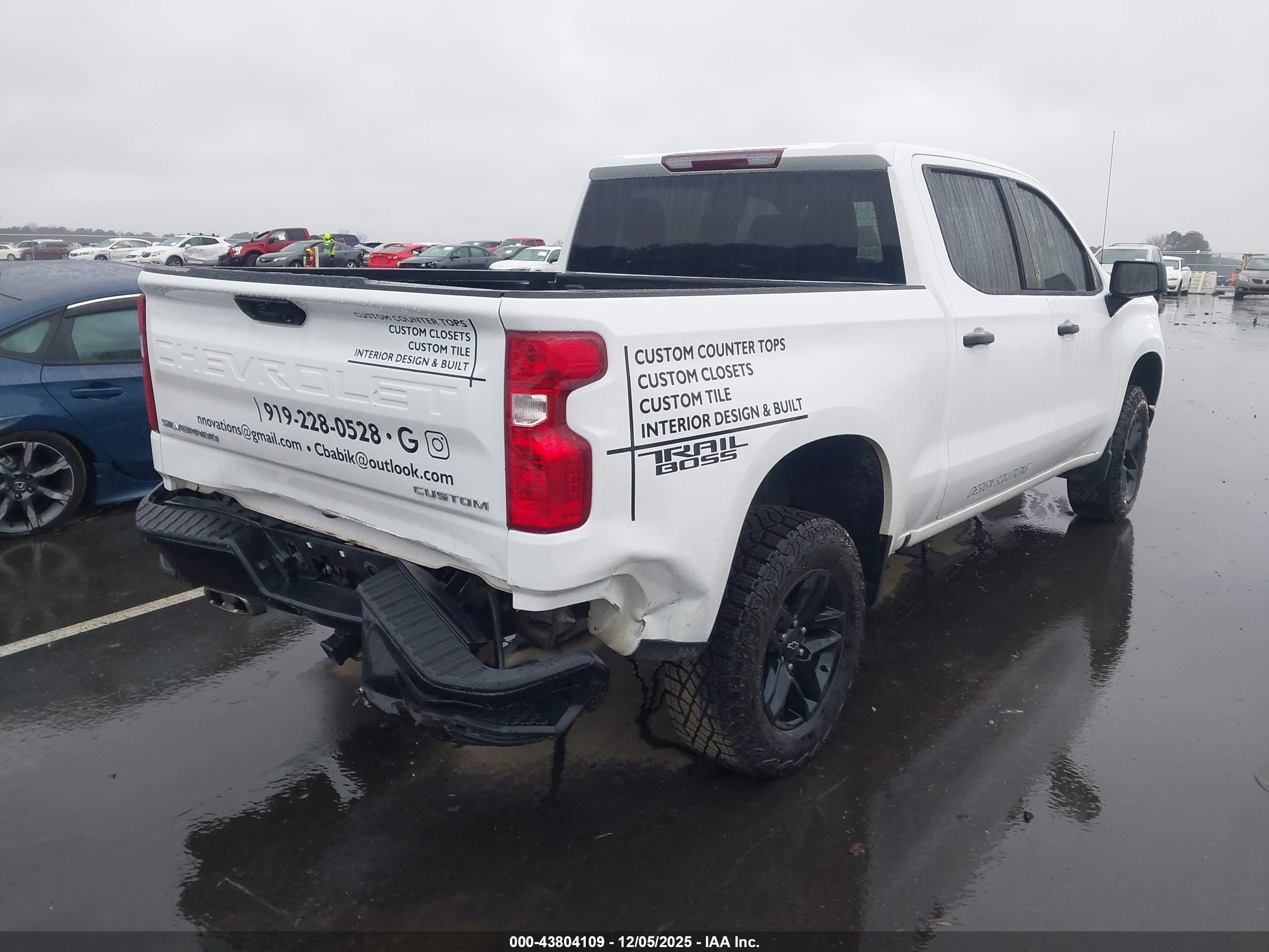 CHEVROLET SILVERADO image 4