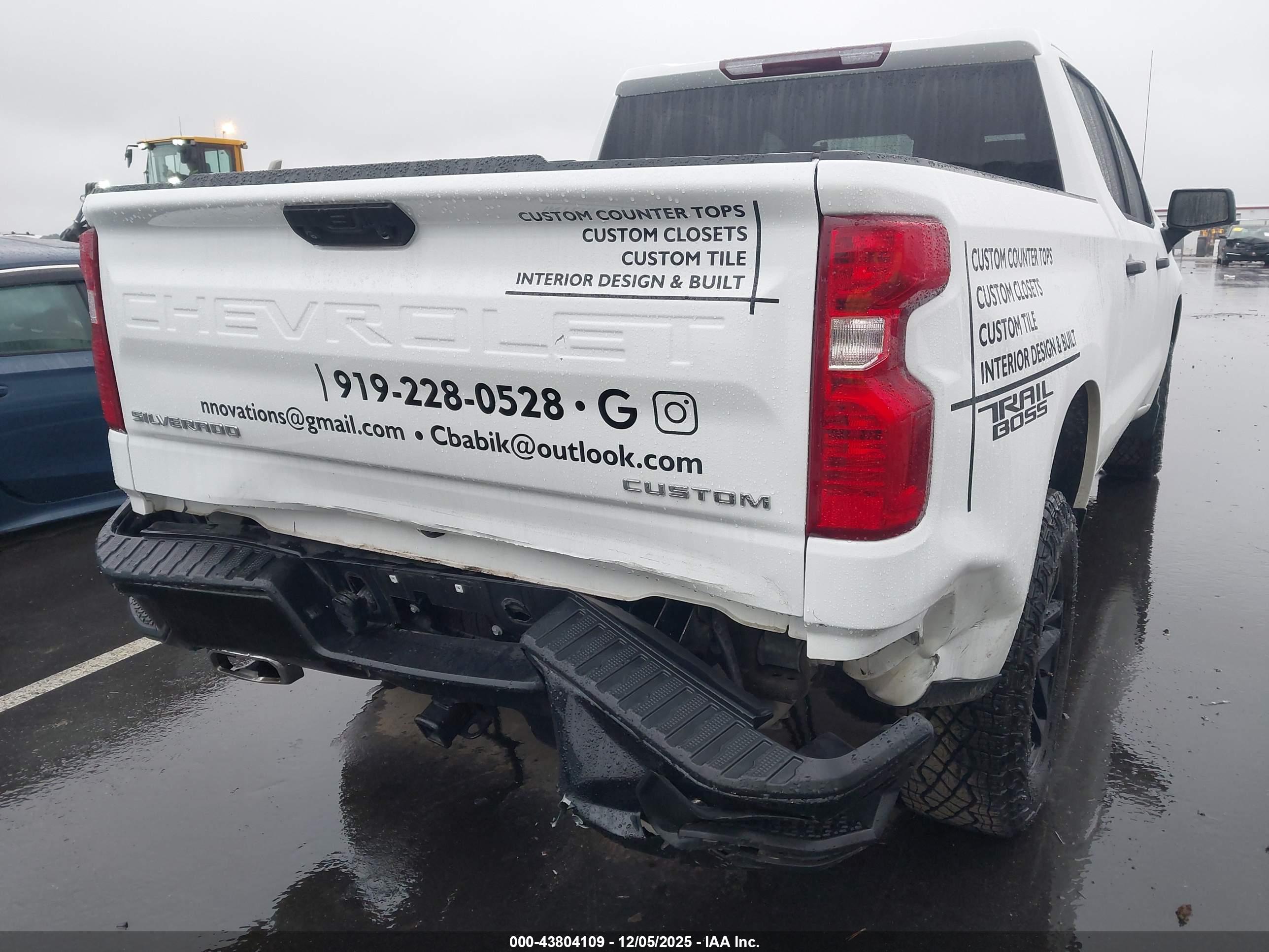 CHEVROLET SILVERADO image 6