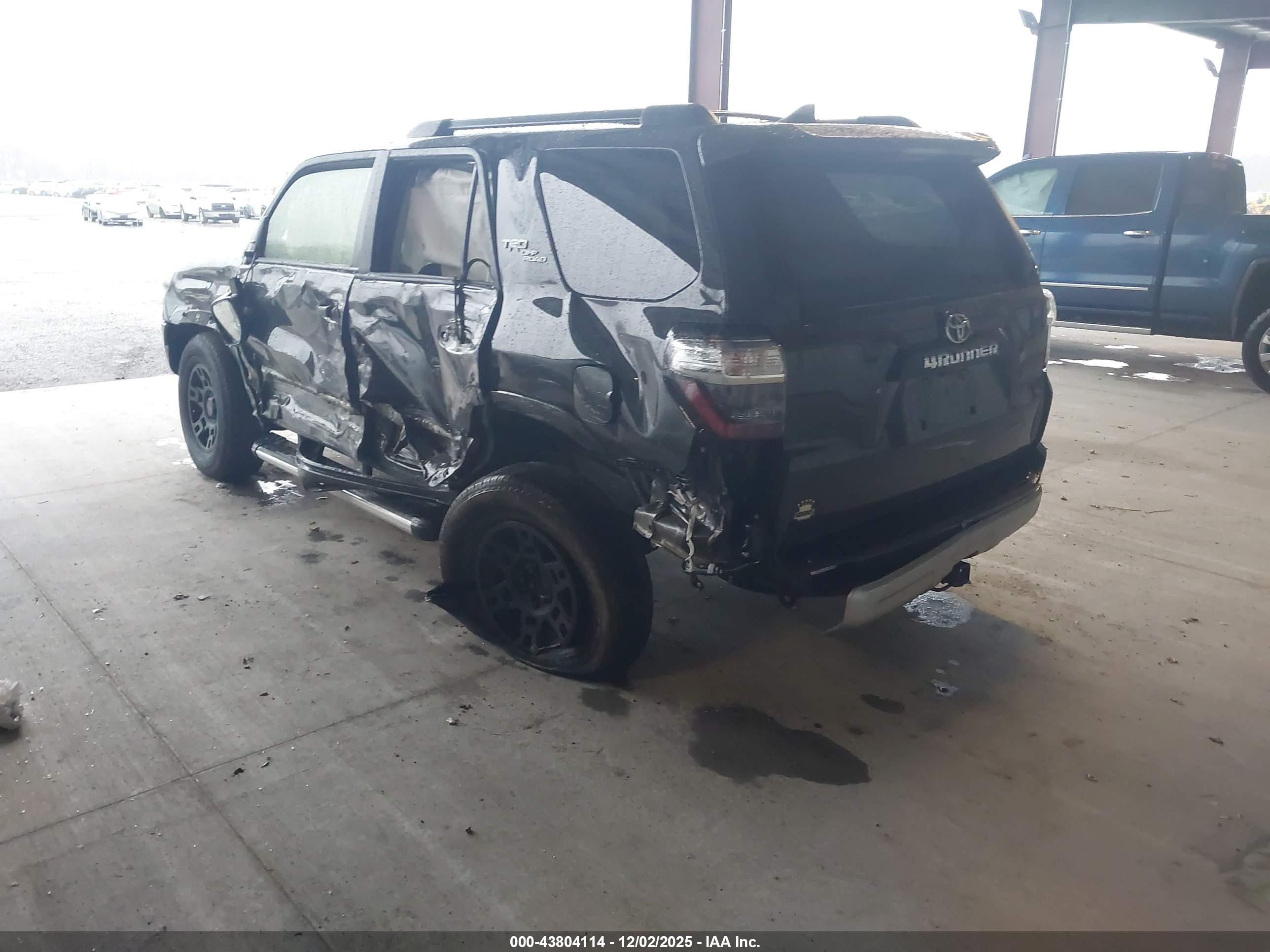 TOYOTA 4RUNNER image 3